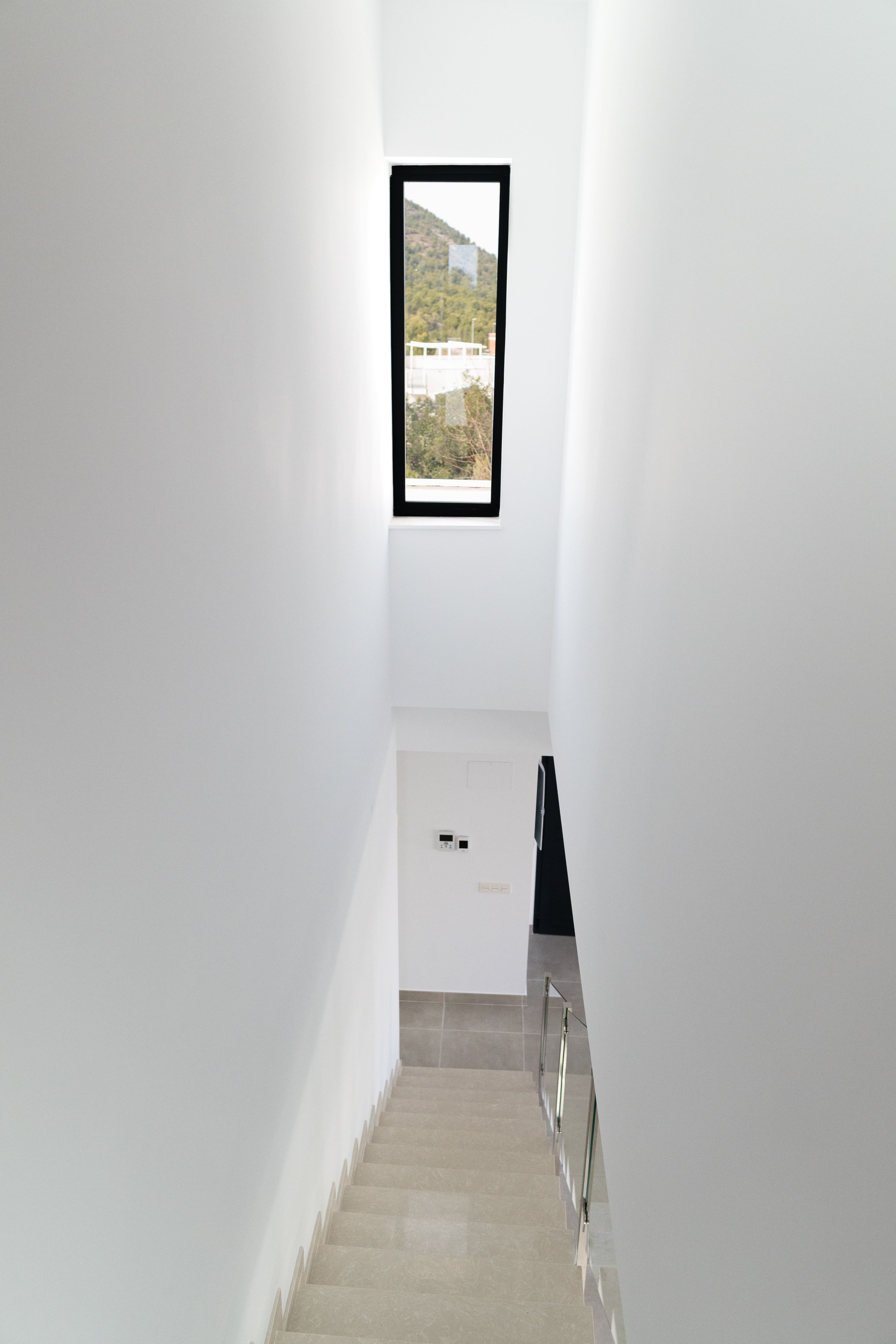 Located in the charming town of Polop, this detached villa offers an ideal setting for those seeking