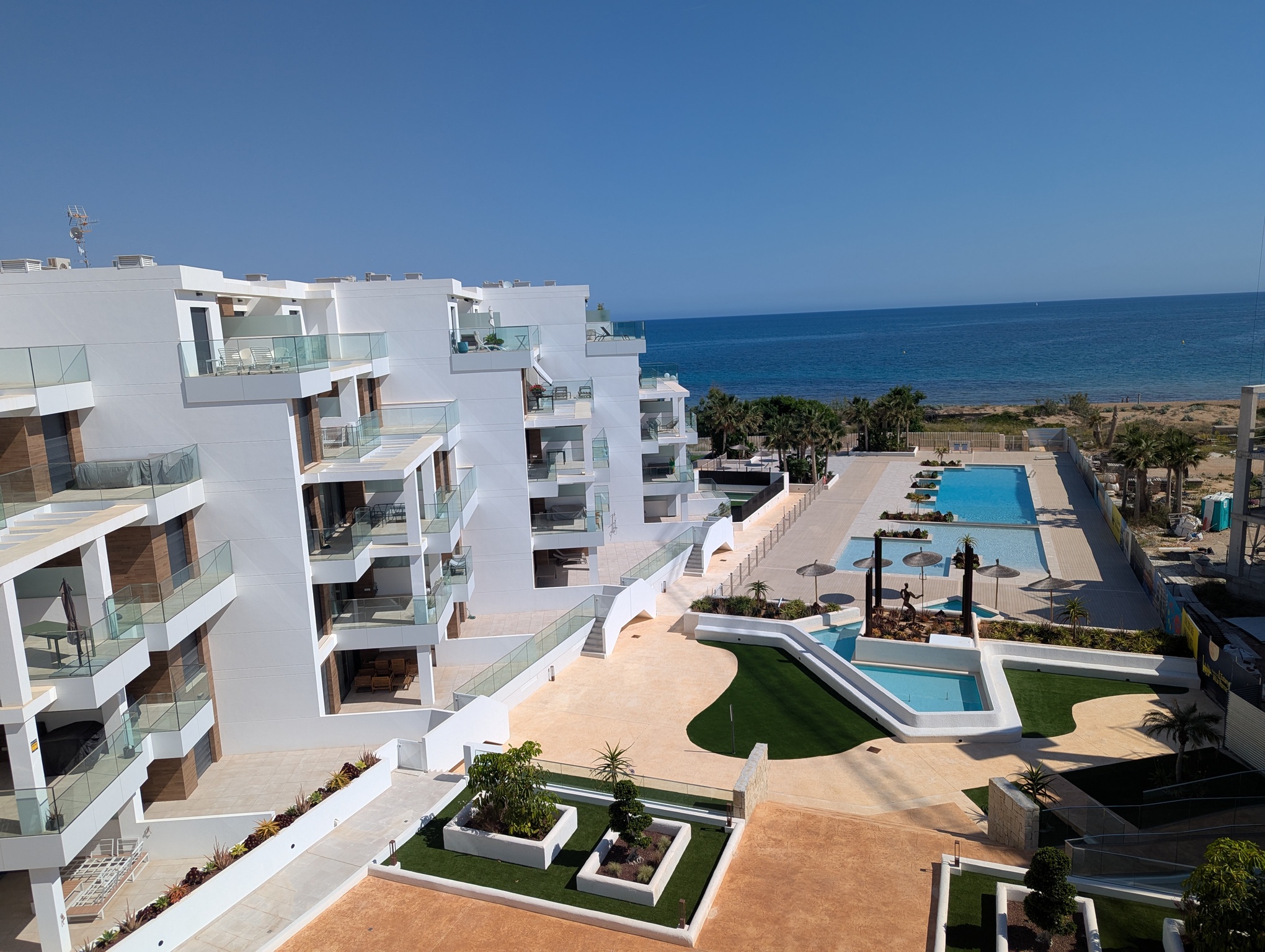 Located in the charming town of Dénia, this exclusive residential offers a privileged setting on the