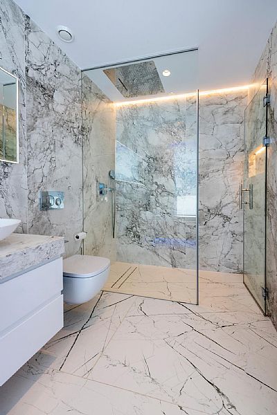 Bathroom in villa for sale in Calpe