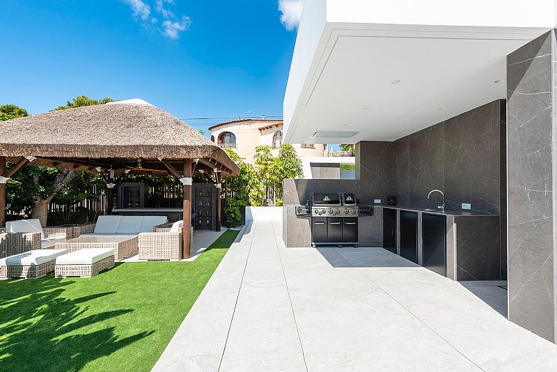 Pool area in villa for sale in Calpe