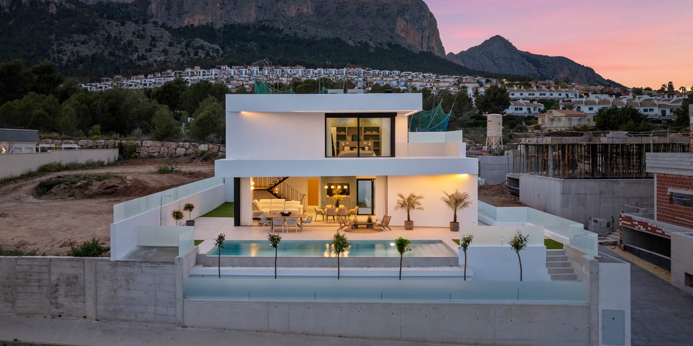 Located in the charming municipality of Polop, this residential complex offers 19 independent homes