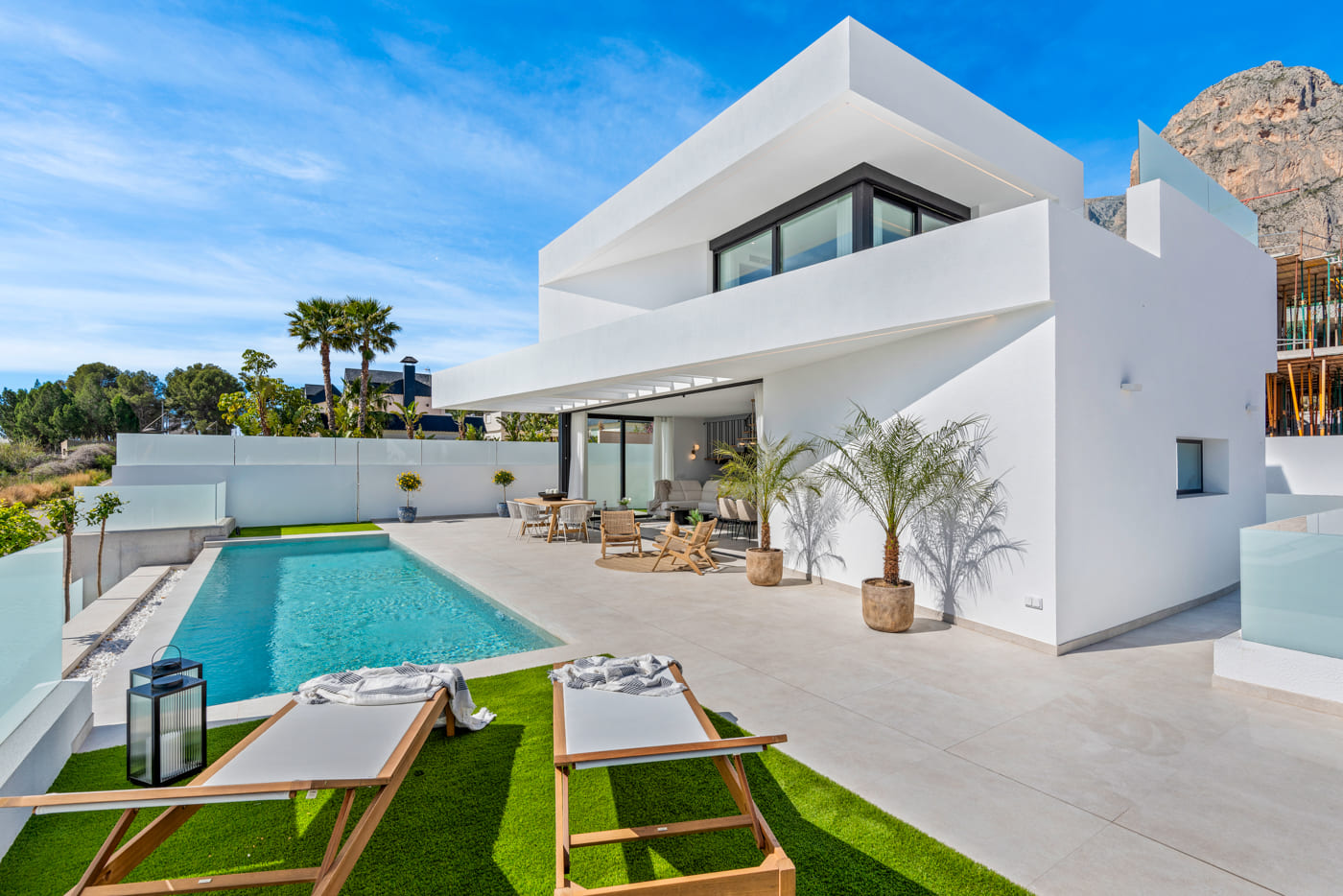 Pool area in villa for sale in Polop