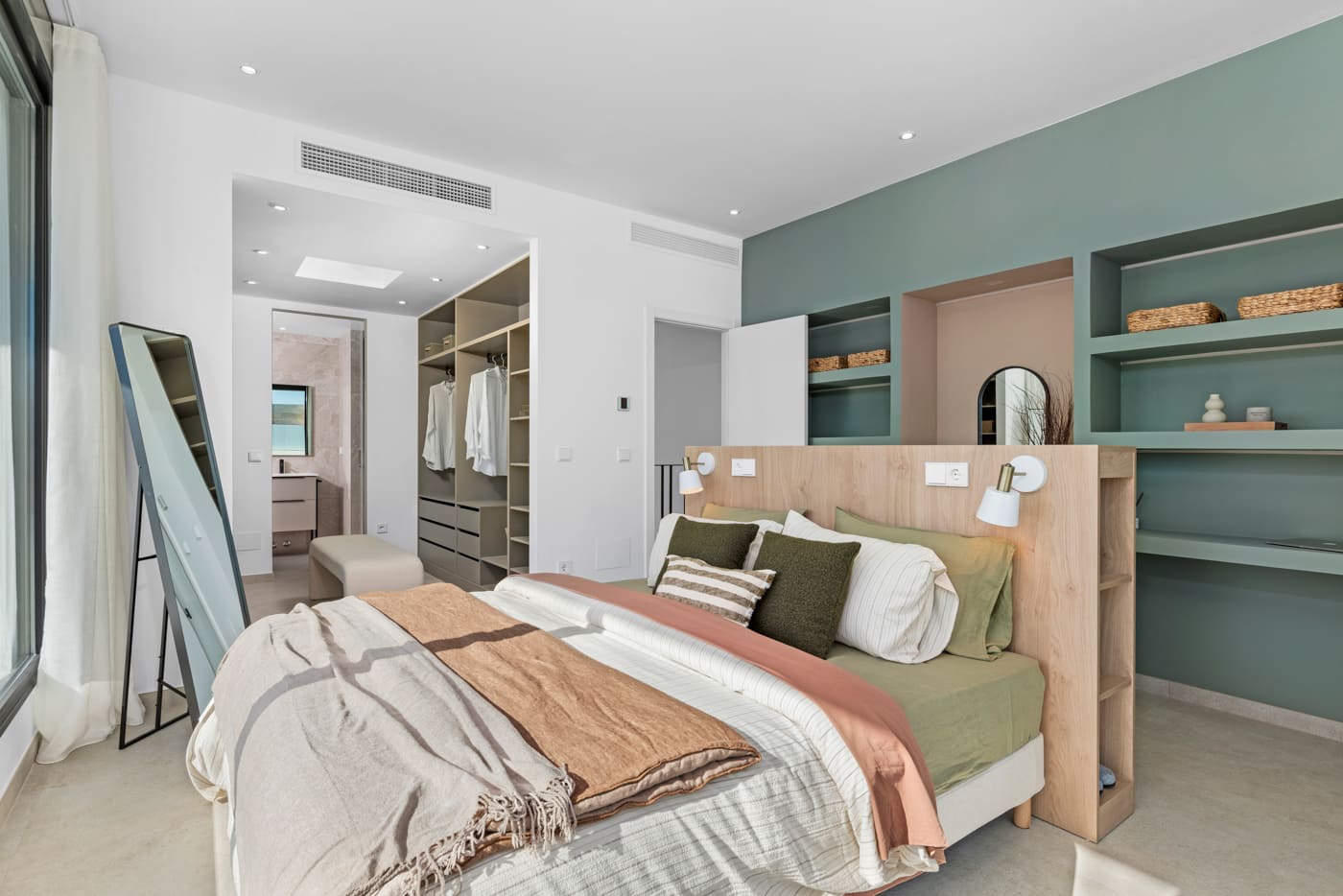 Master bedroom in villa for sale in Polop