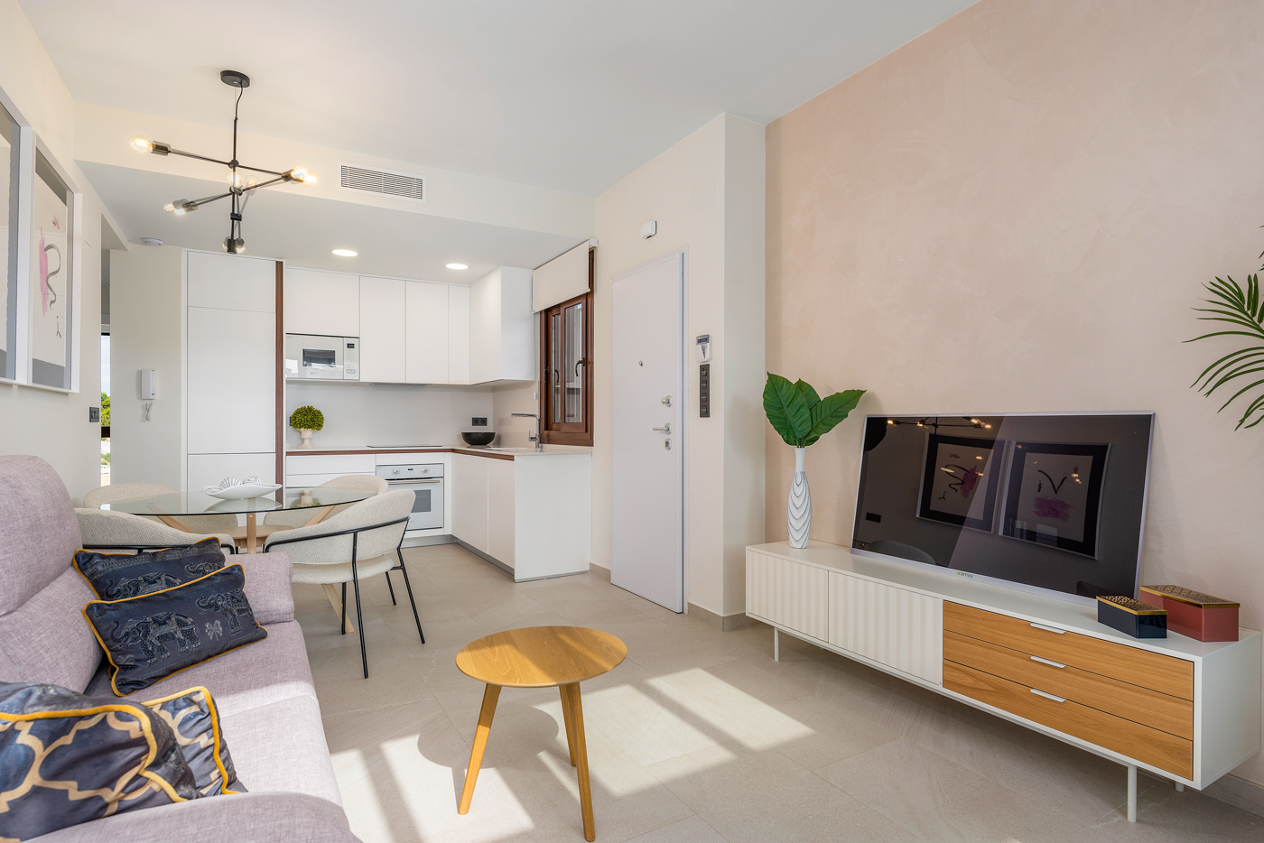 Located in the charming town of Torrevieja, this residential complex offers a selection of 42 proper