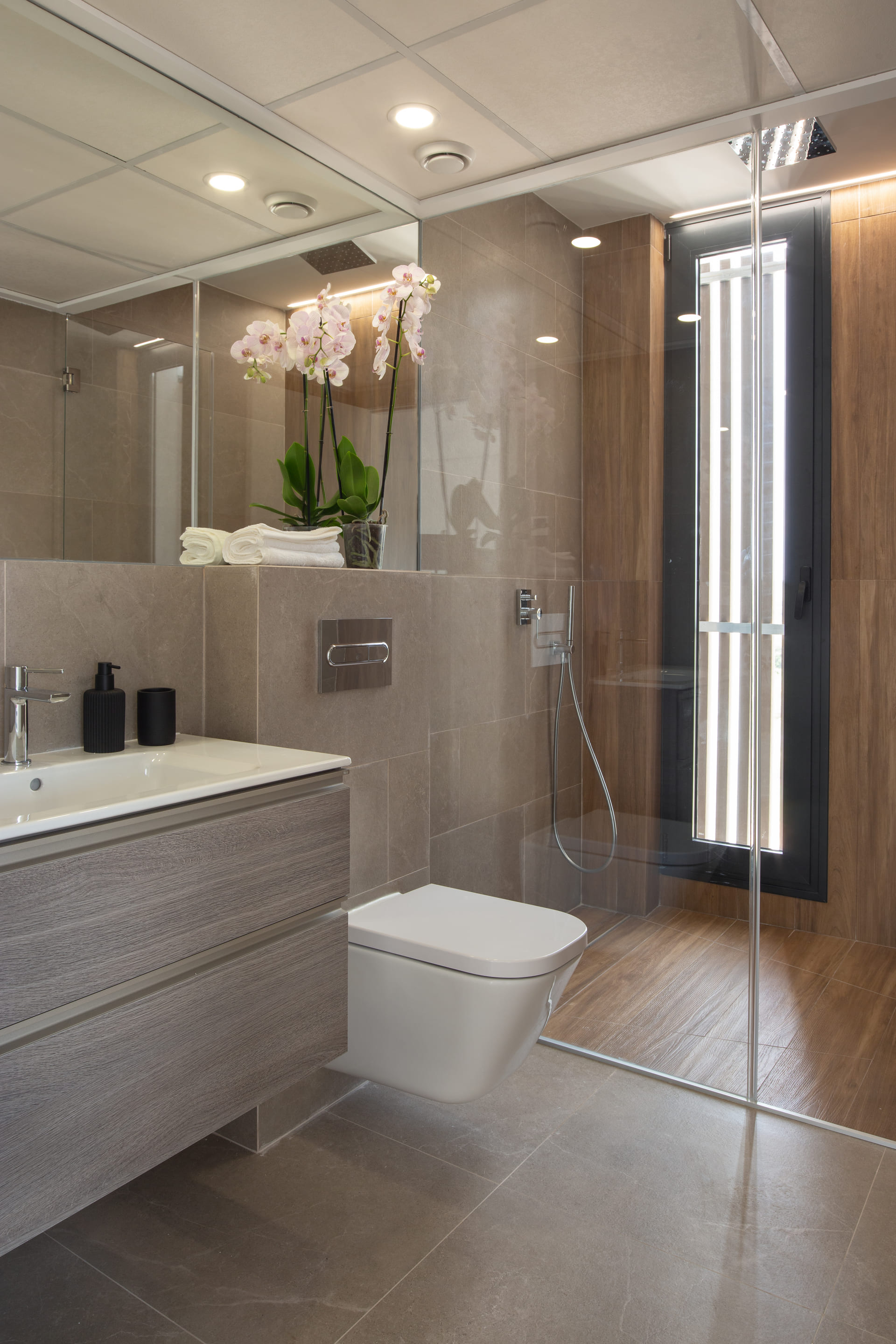 Bathroom in villa for sale in Orihuela Costa