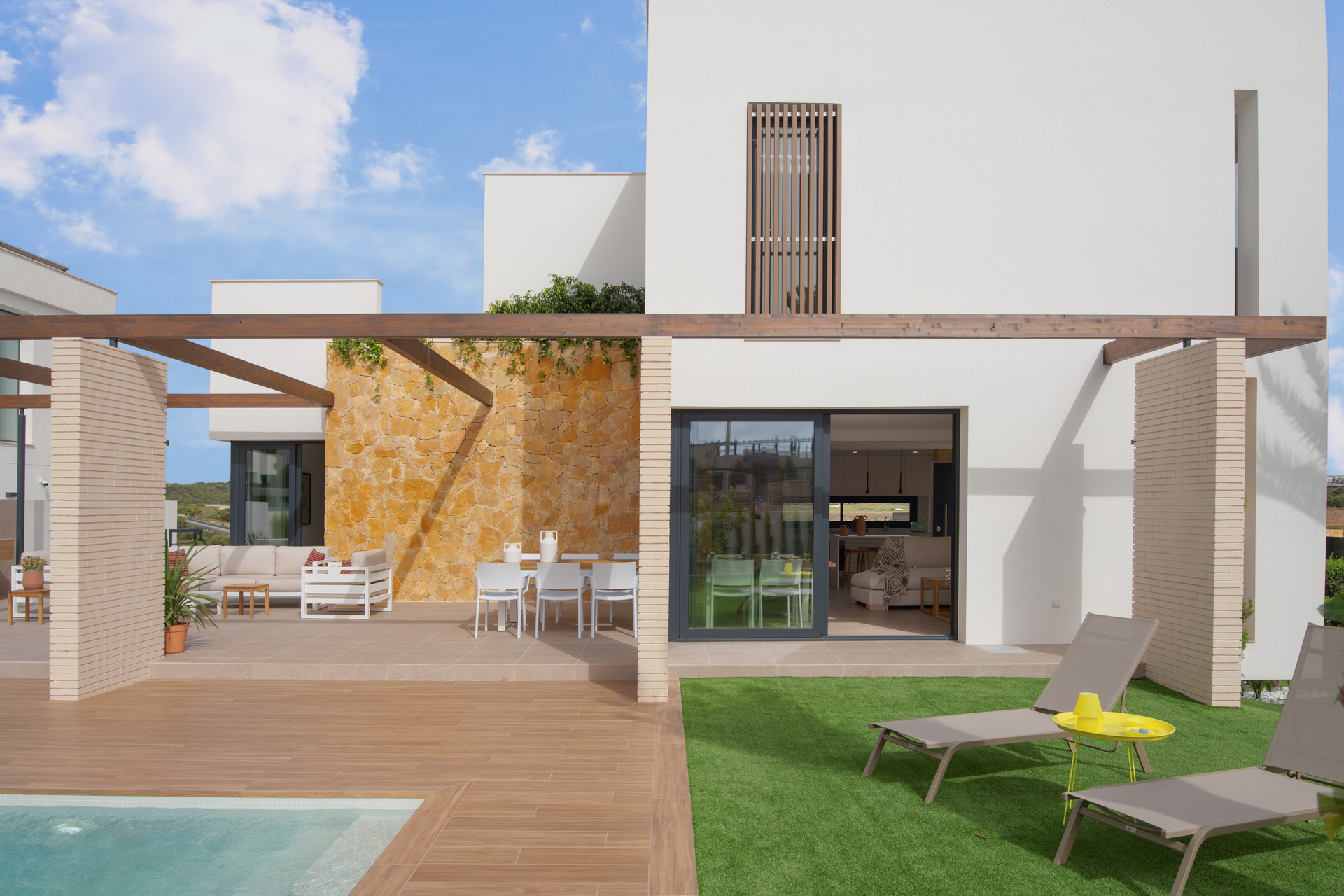 Garden in villa for sale in Orihuela Costa