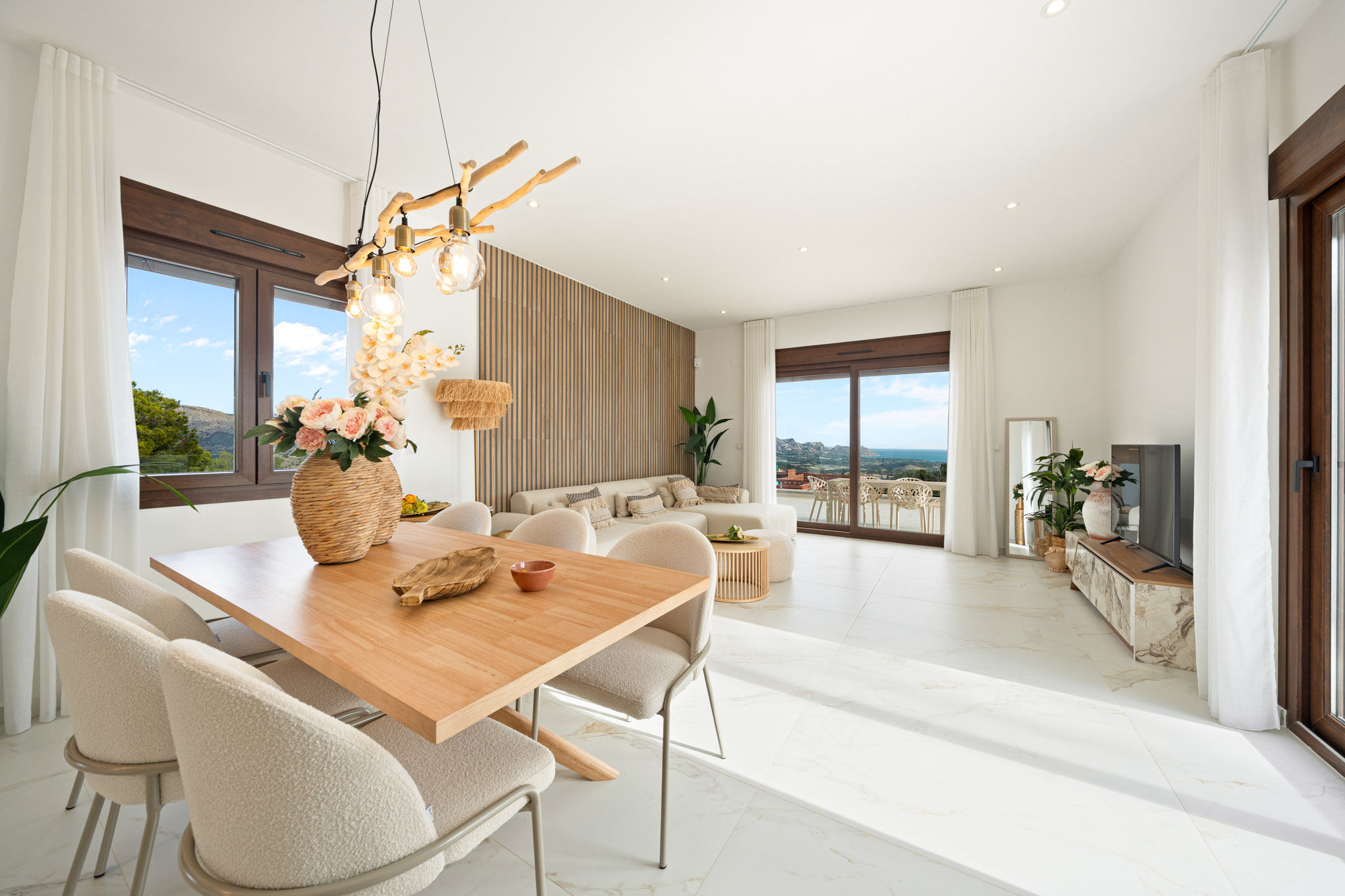 Bedroom in villa for sale in Polop
