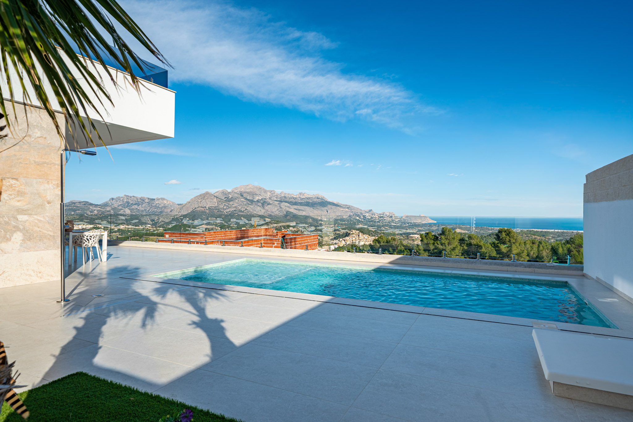 Located in the charming town of Polop, this exclusive collection of 10 independent homes offers a pr