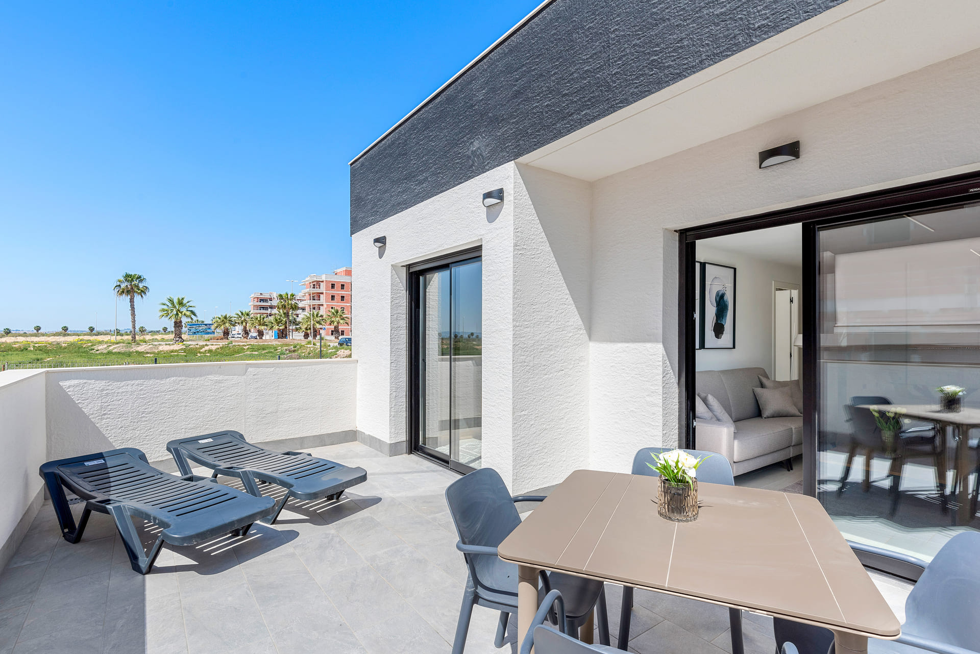 Master bedroom in apartment for sale in Guardamar del Segura