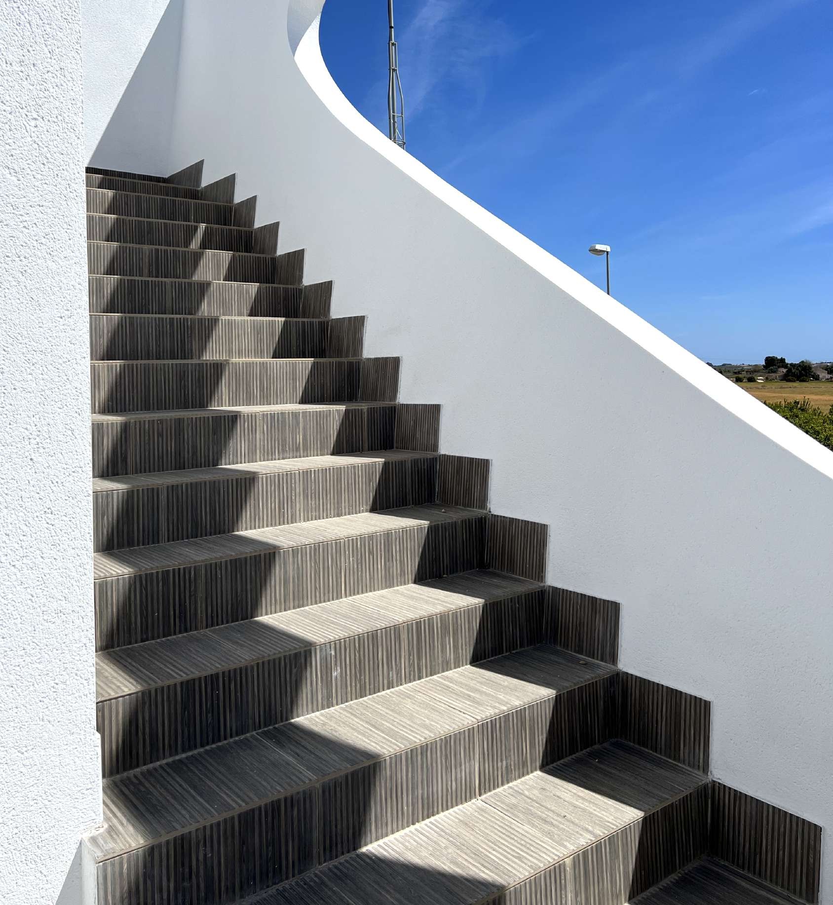 Located in the charming town of Rojales, this exclusive collection of 7 detached homes offers an ide