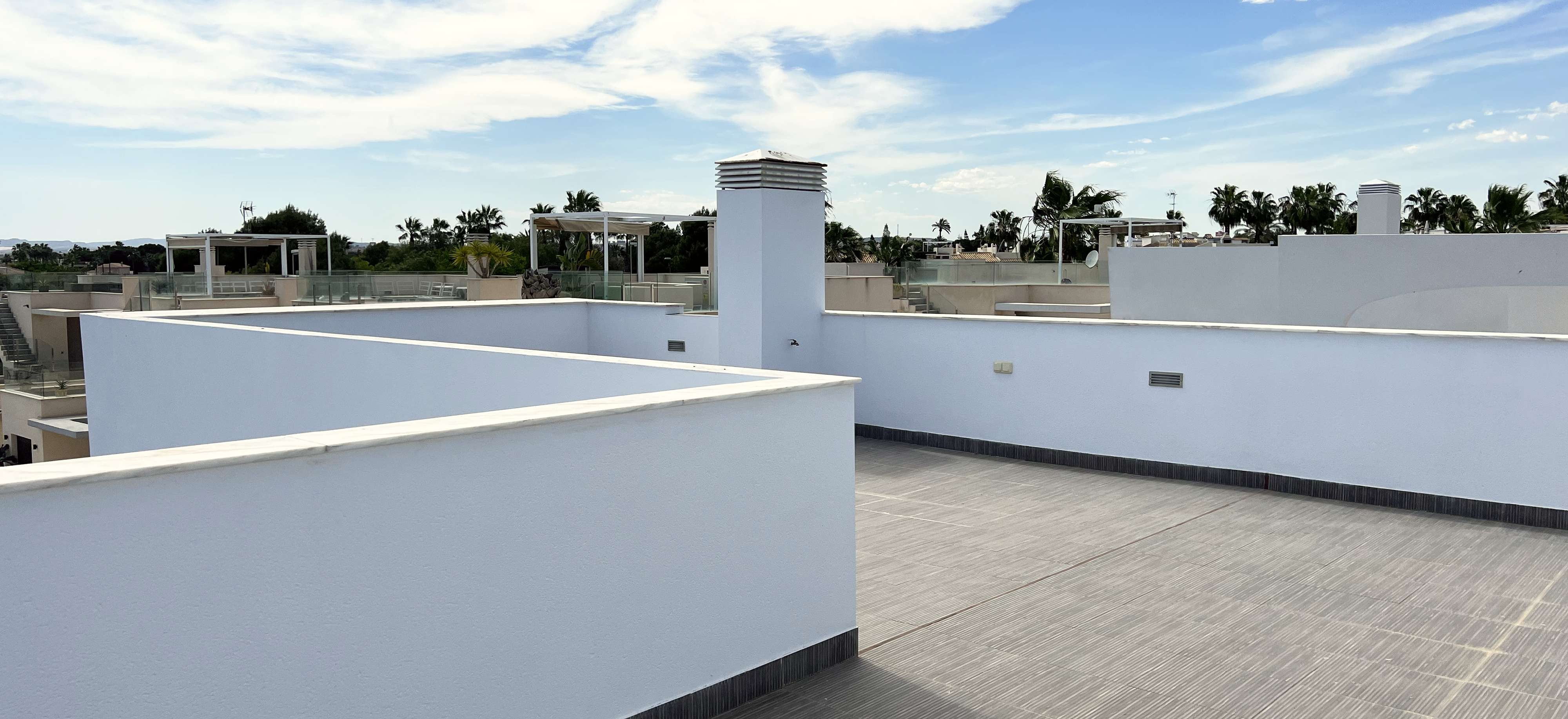 Located in the charming town of Rojales, this exclusive collection of 7 detached homes offers an ide