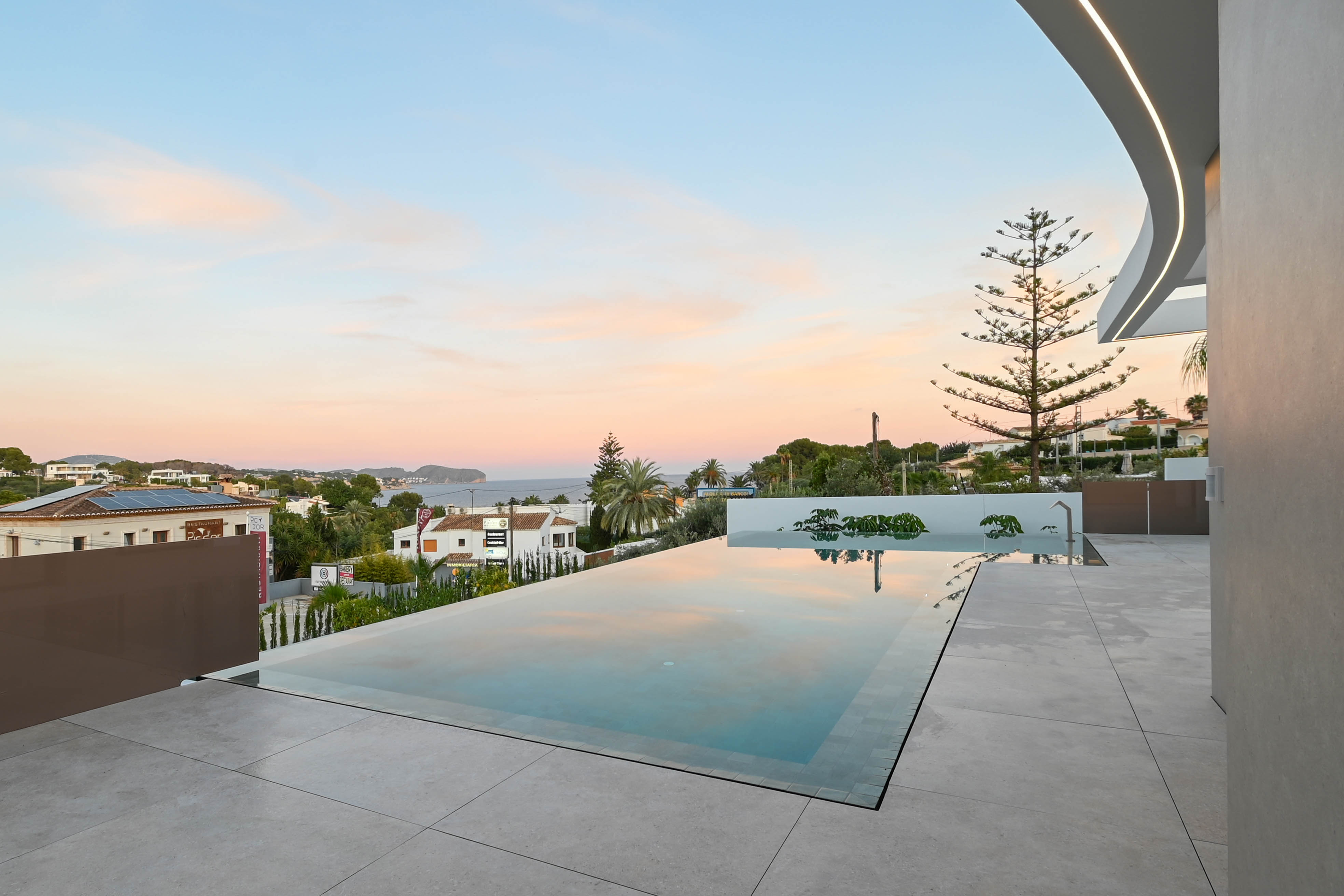 Located in the charming town of Benisa, this exclusive villa offers a privileged setting with sea vi