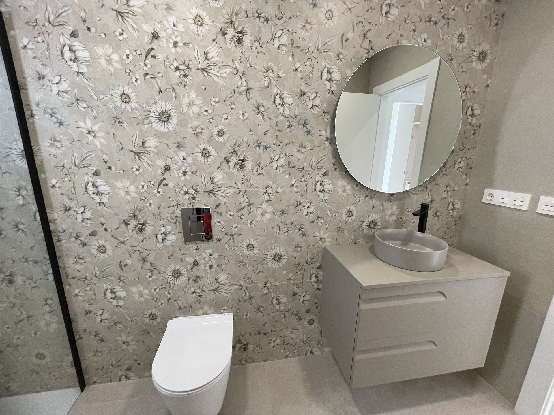 Master bedroom in villa for sale in Heredades