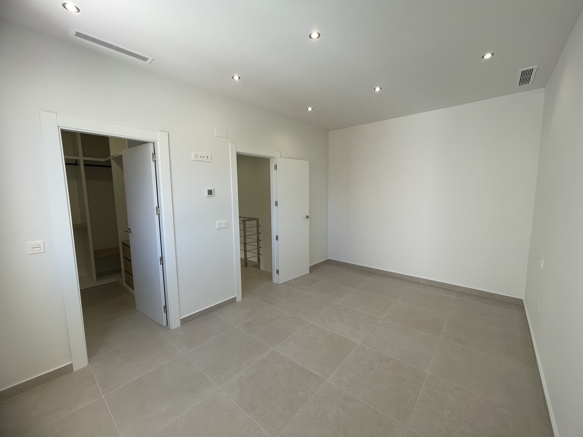 Garden in villa for sale in Heredades