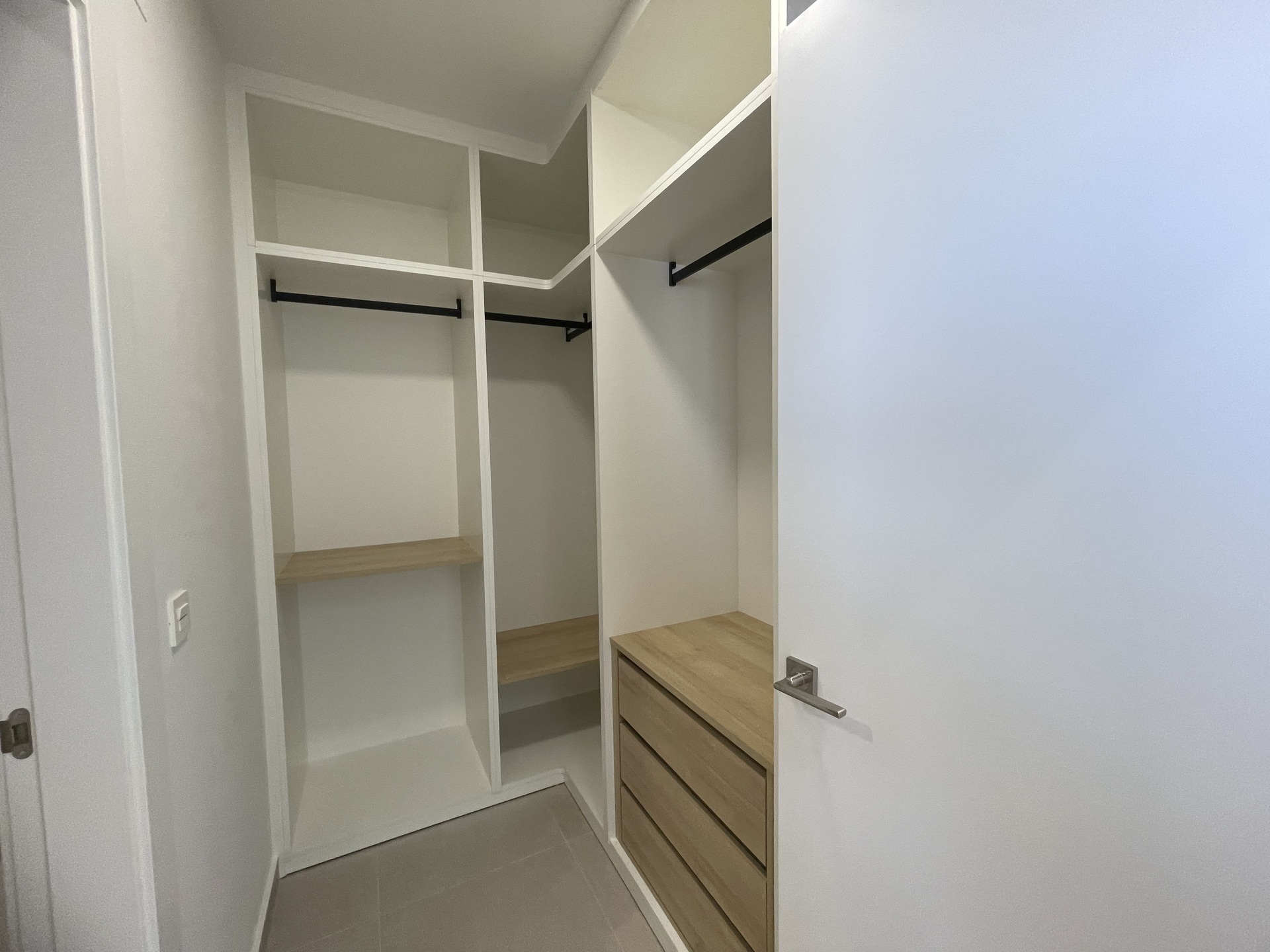 Bedroom in villa for sale in Heredades