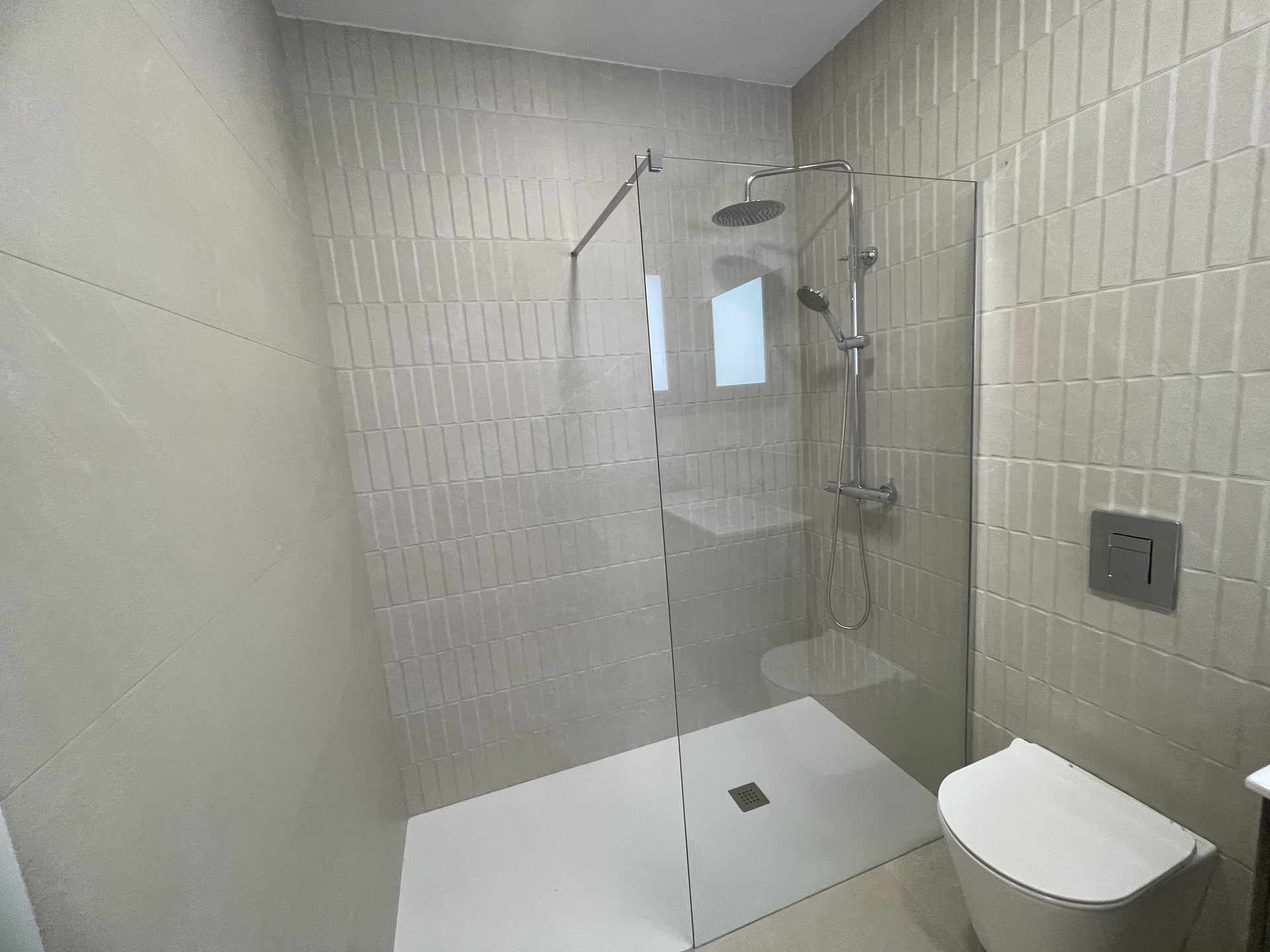Pool area in villa for sale in Heredades