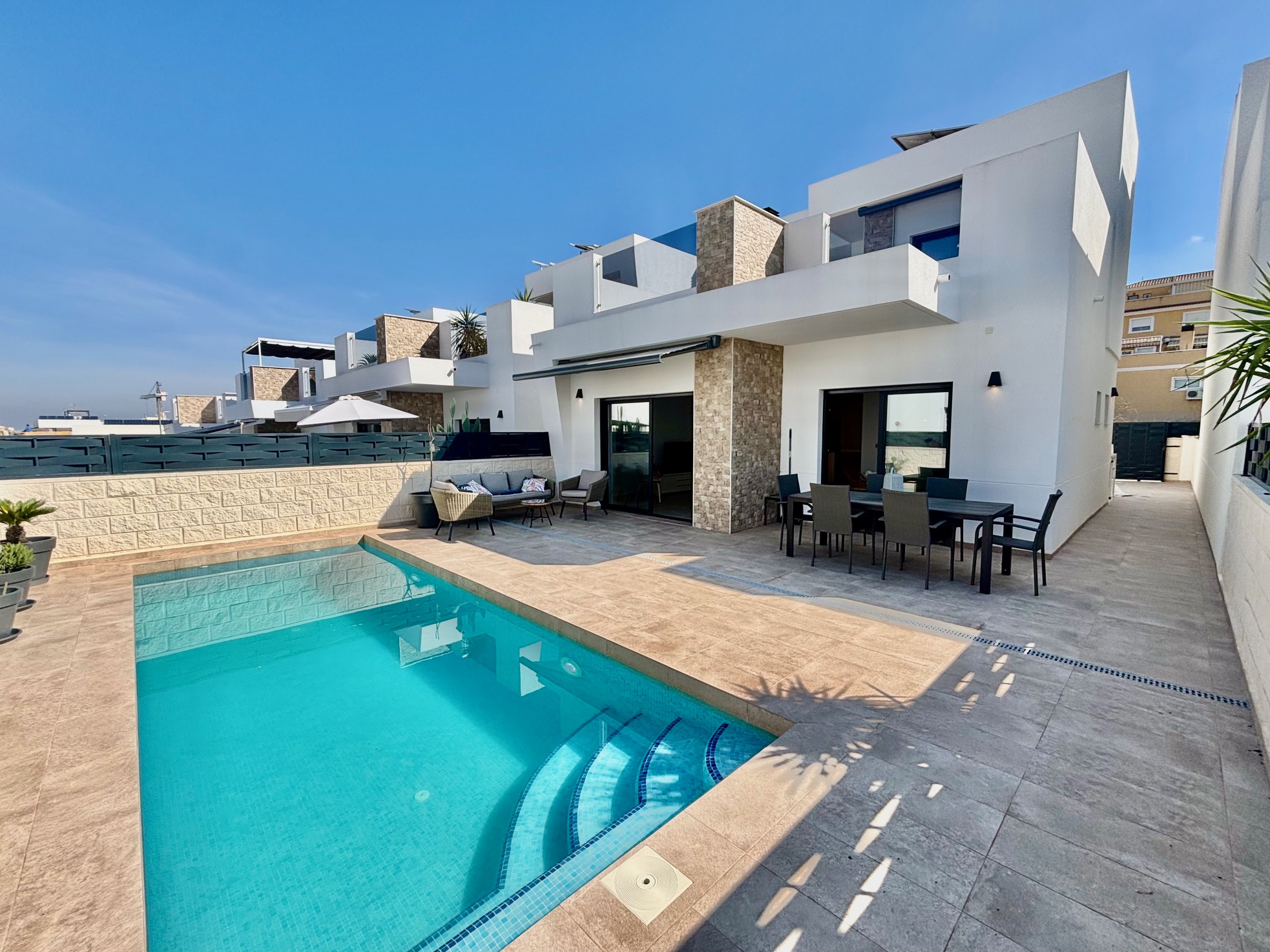 Dining area in villa for sale in Benijófar