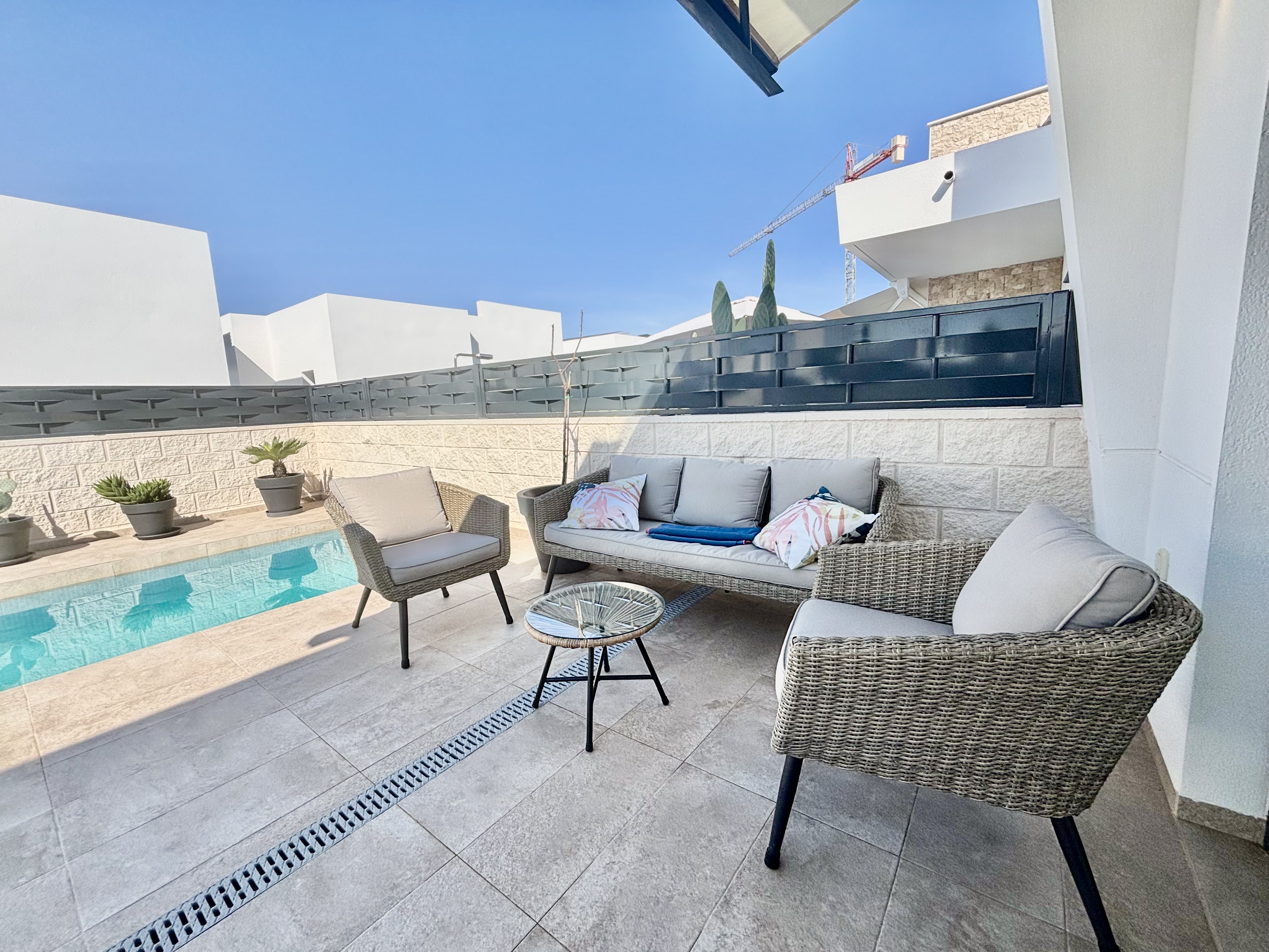 Located in the charming town of Benijófar, this exclusive detached villa offers the perfect combinat