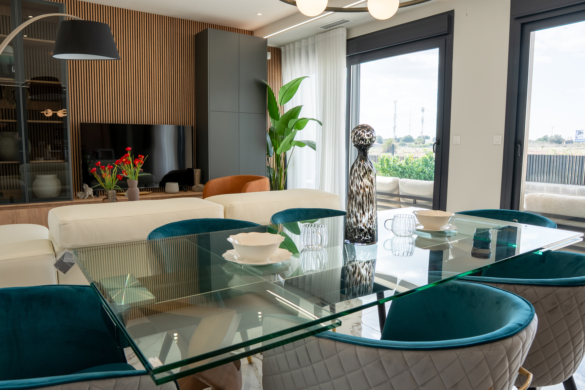 Located in the charming Ciudad Quesada, this exclusive collection of 15 detached homes offers a tran