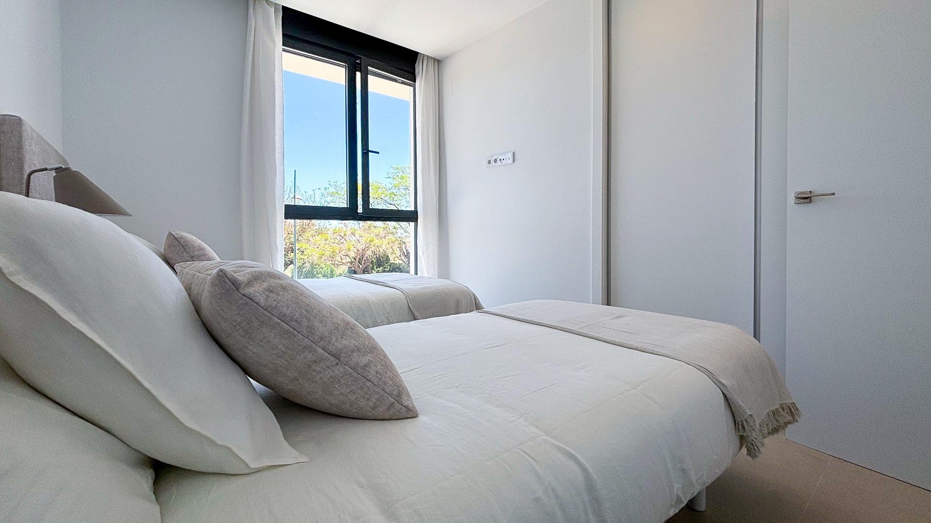 Bedroom in villa for sale in Polop