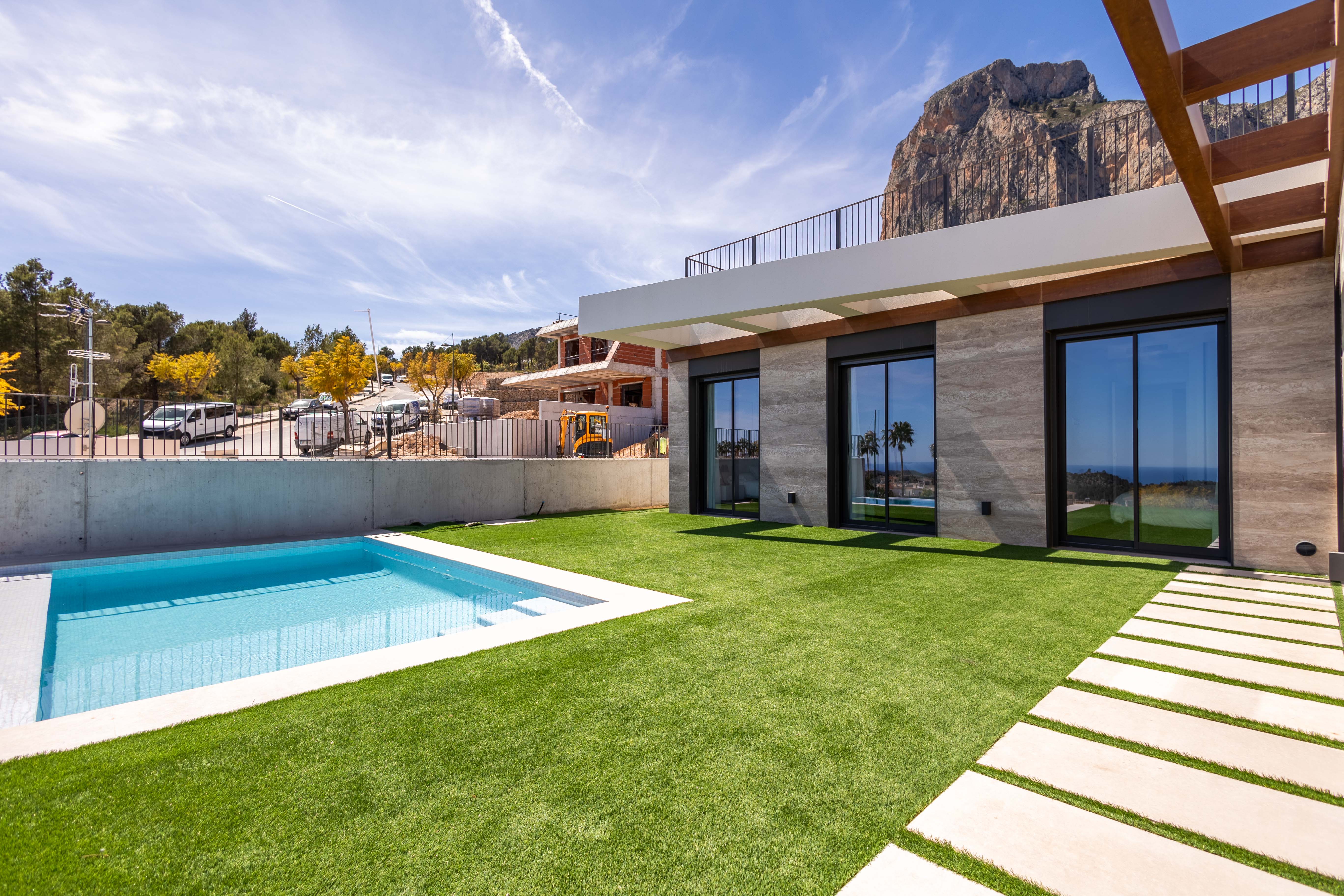 Pool area in villa for sale in Polop
