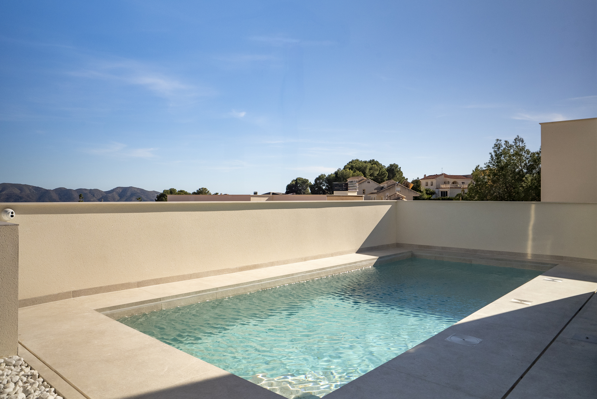 Pool area in villa for sale in La Nucía