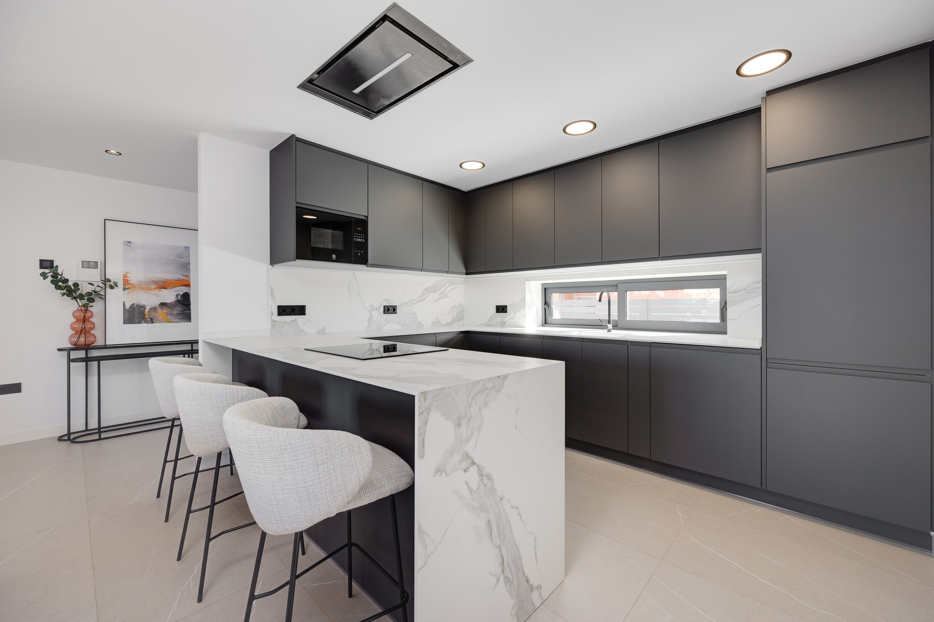 Bedroom in villa for sale in Torrevieja