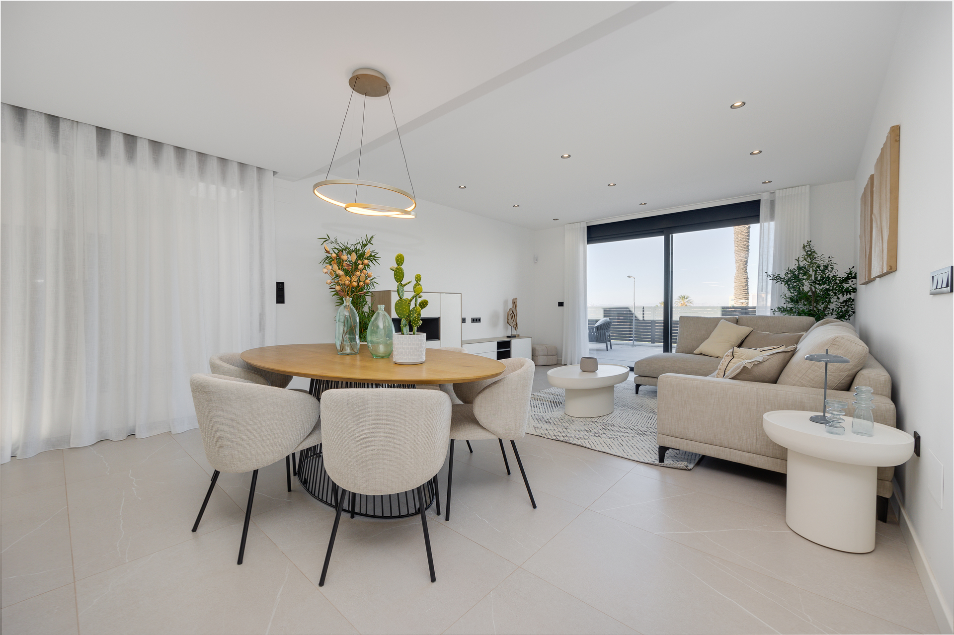 Master bedroom in villa for sale in Torrevieja