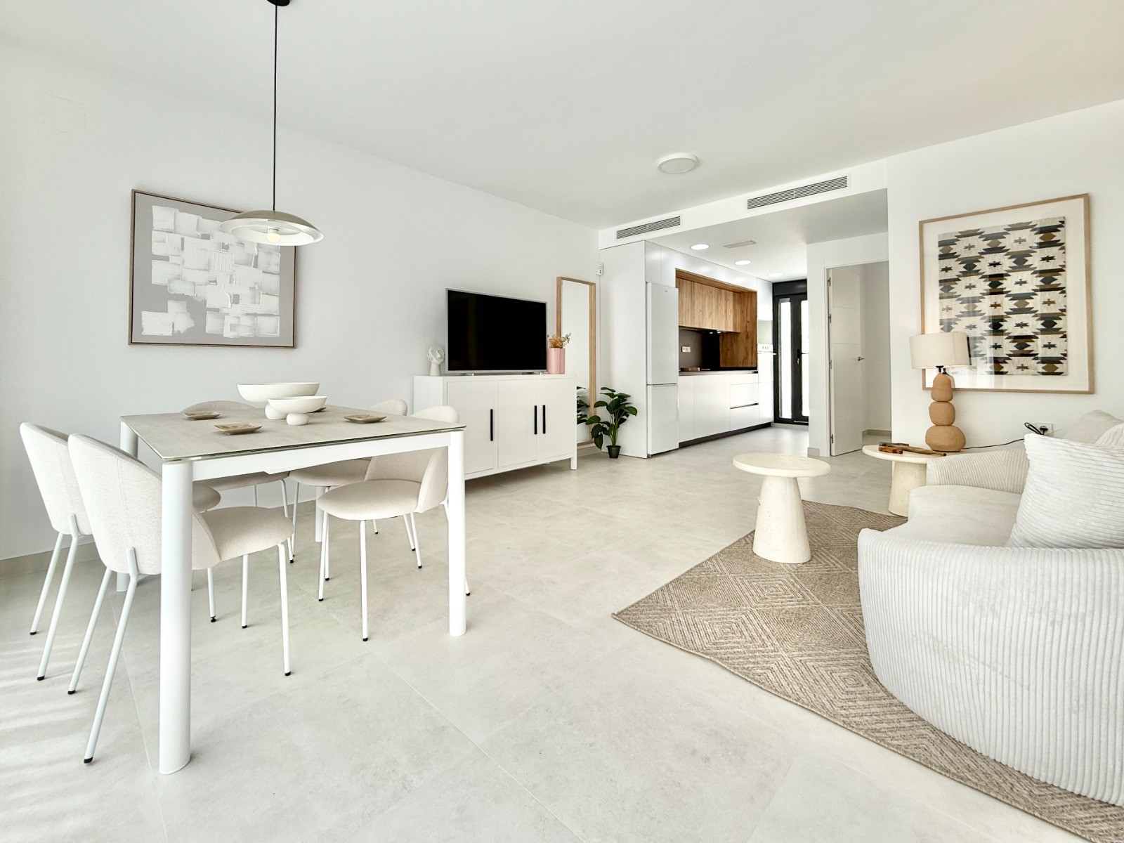 Located in the charming town of Cox, this residential complex offers an exclusive selection of bunga