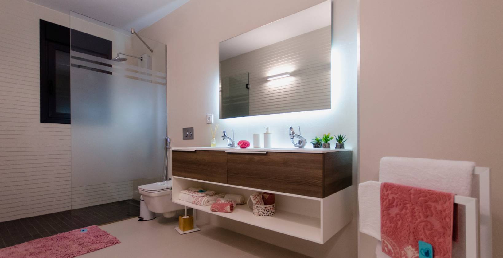 Master bedroom in villa for sale in Dehesa de Campoamor