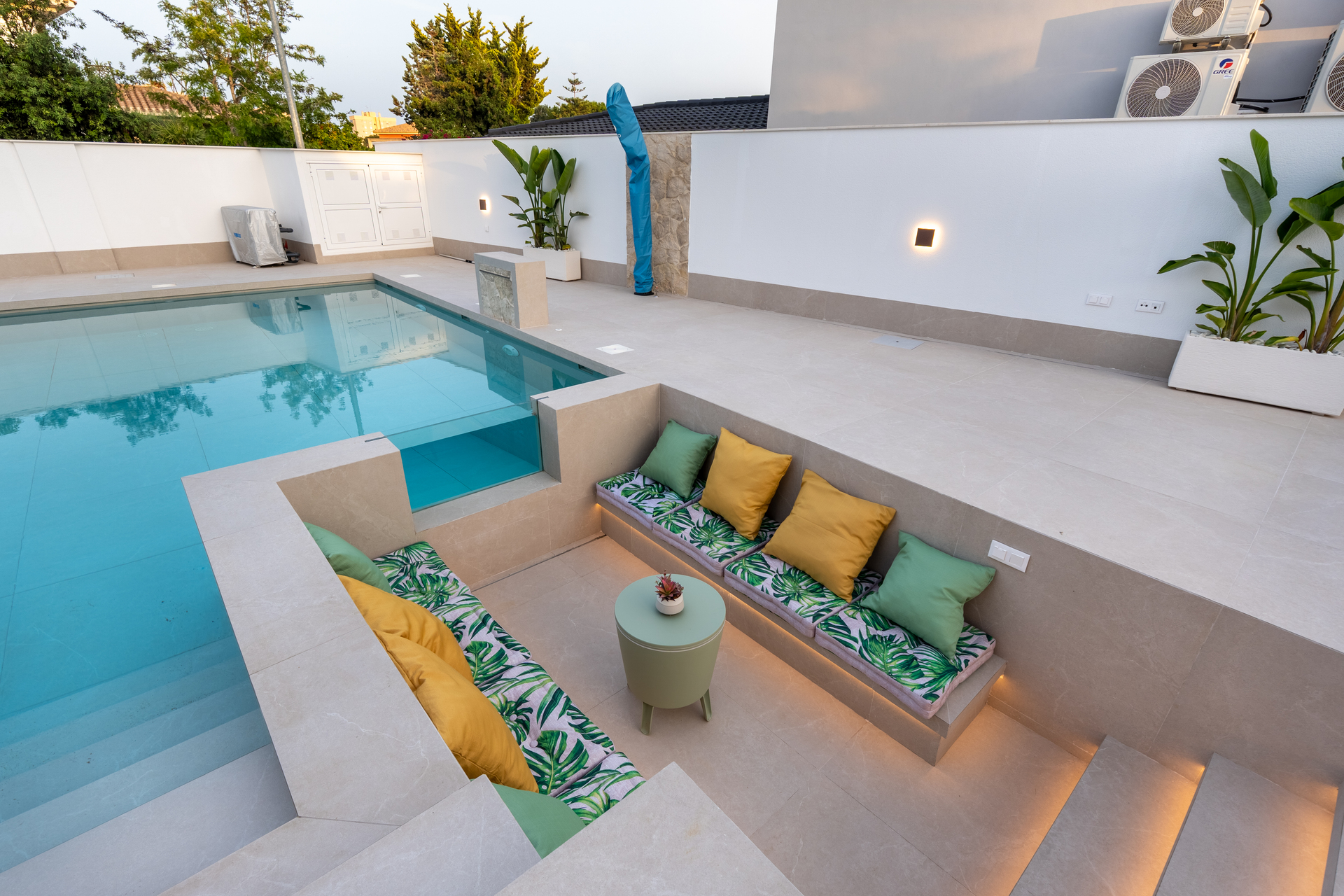 Kitchen in villa for sale in Orihuela Costa