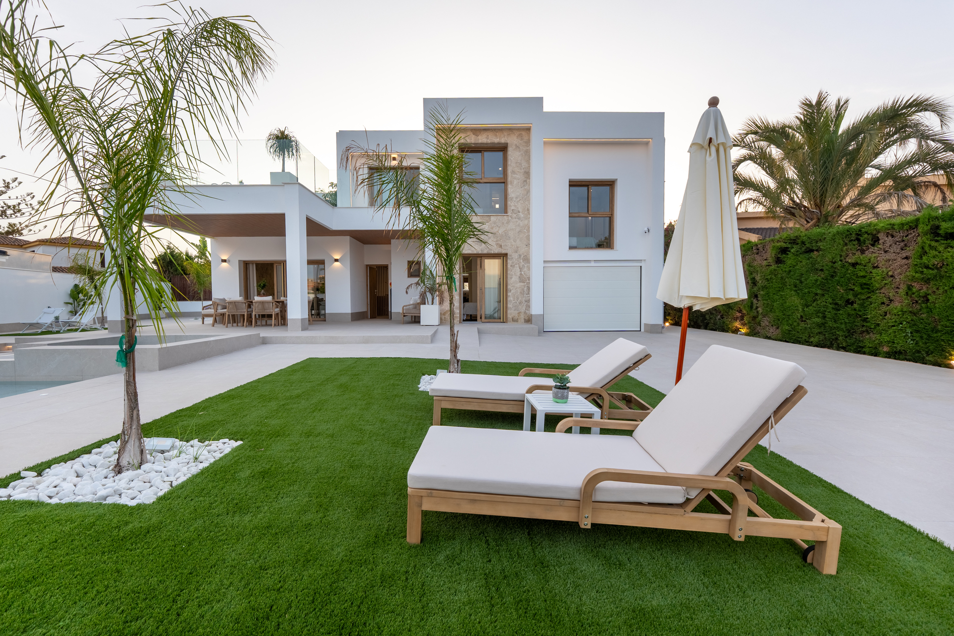 Garden in villa for sale in Orihuela Costa