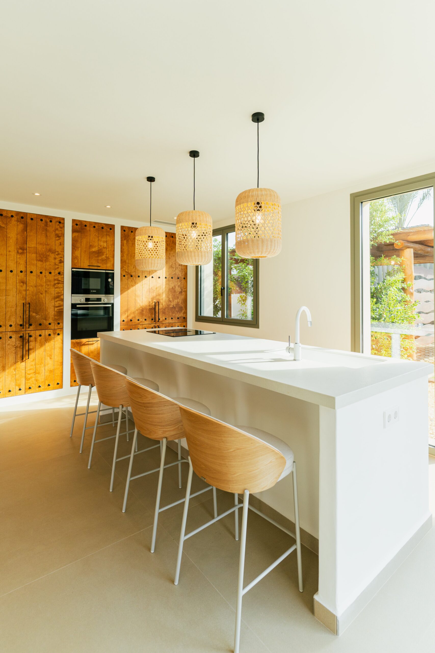 Located in the charming town of Jávea, this villa offers a perfect combination of comfort and style