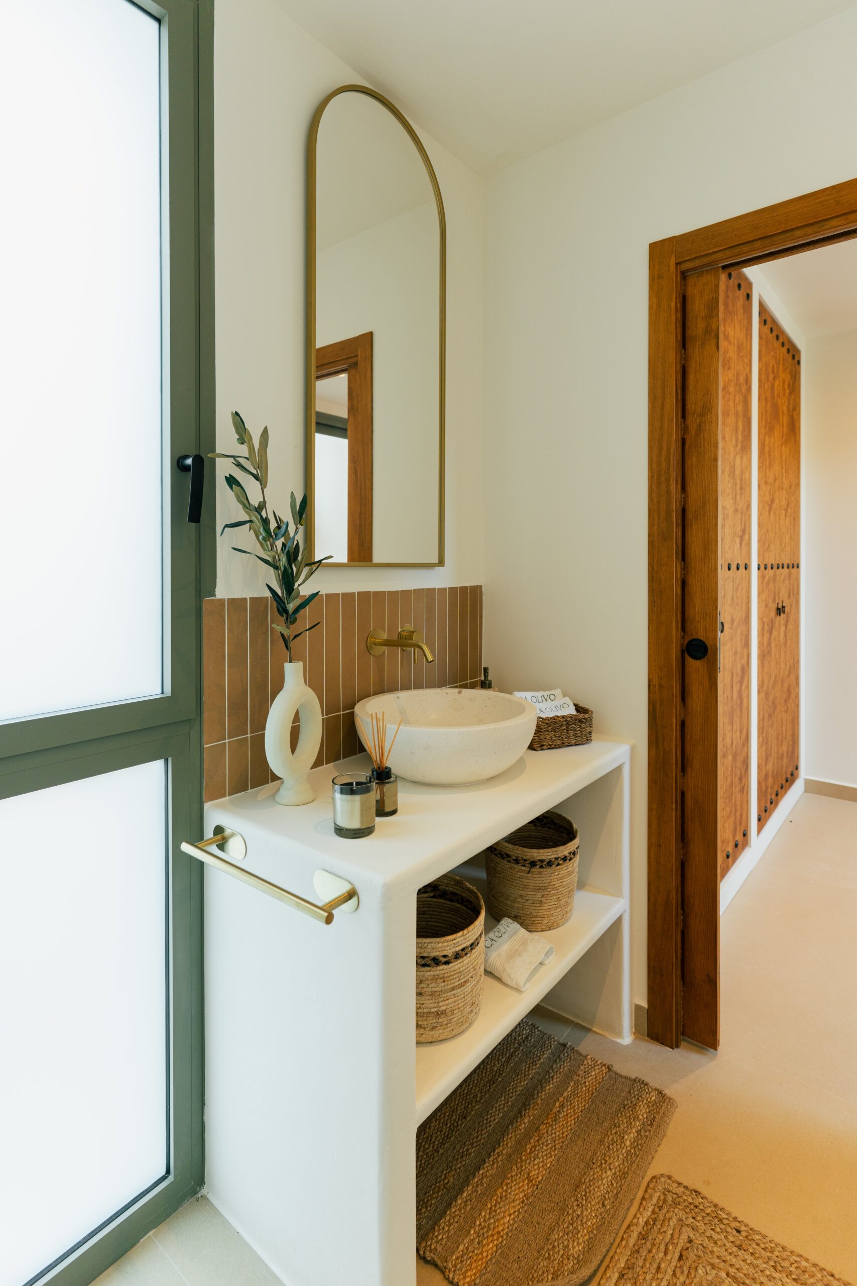 Located in the charming town of Jávea, this villa offers a perfect combination of comfort and style
