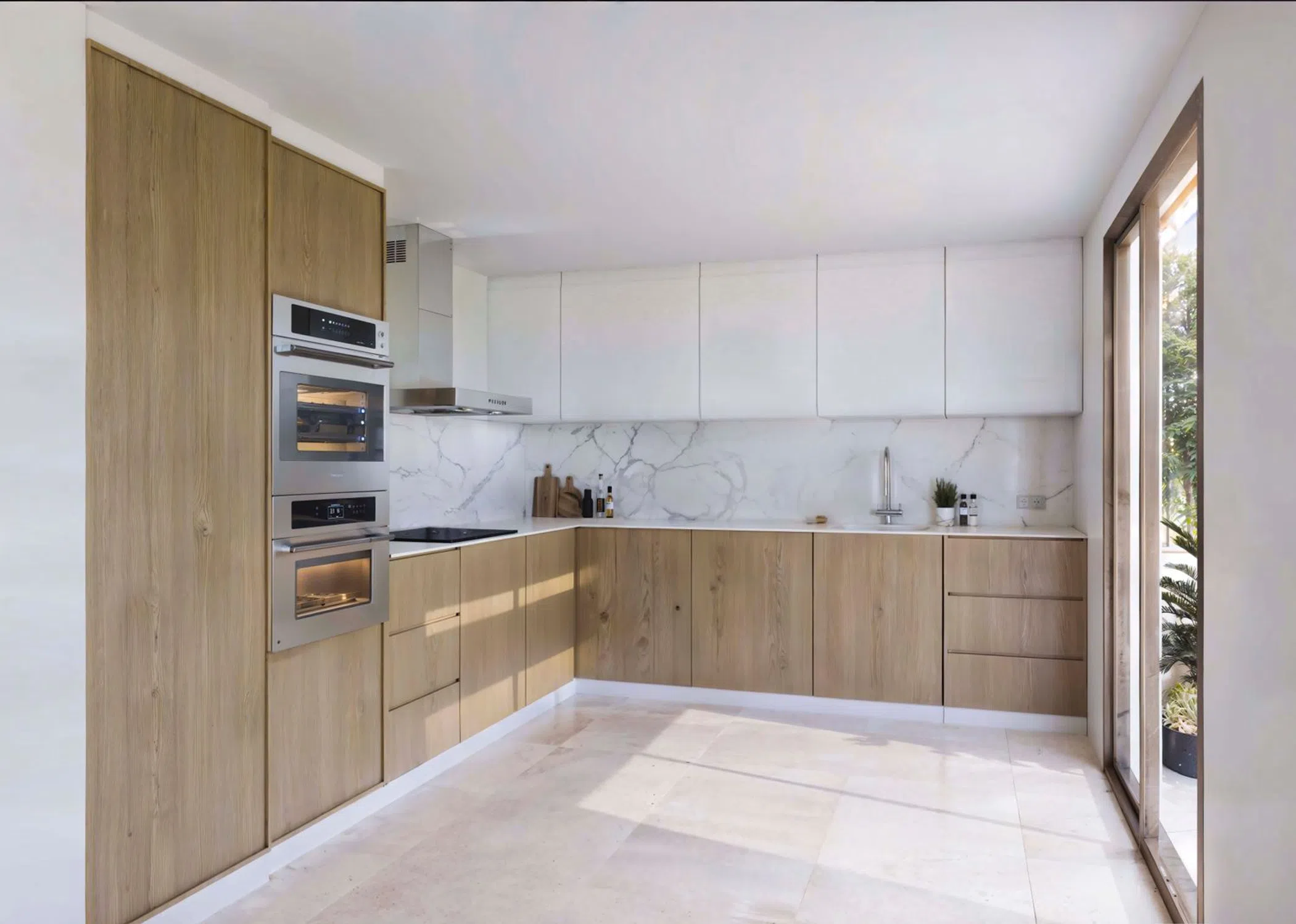 Located in the charming locality of Coloma, this exclusive residential complex offers semi-detached