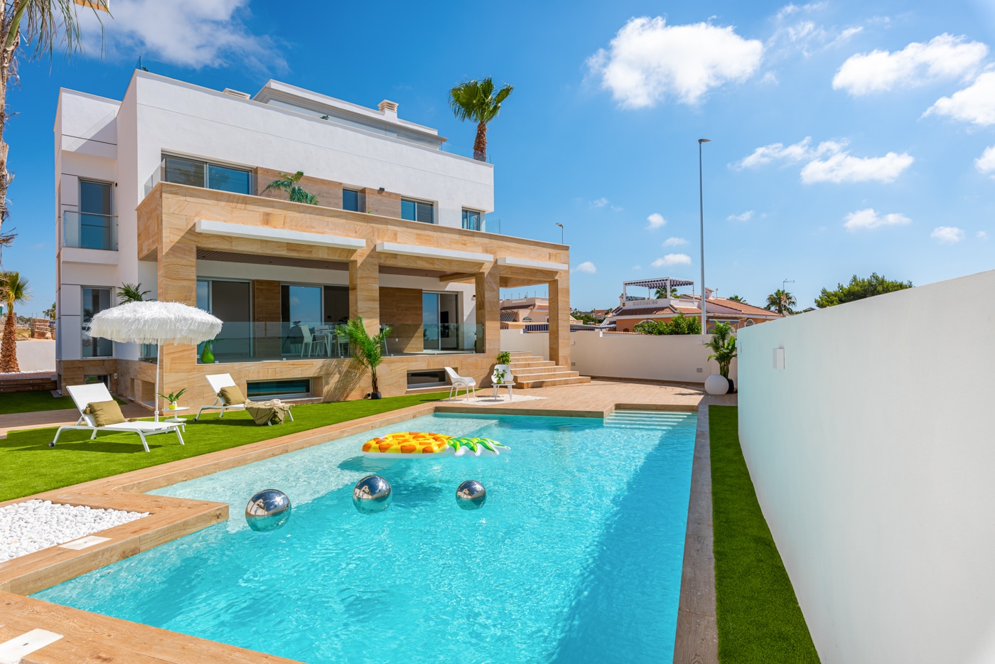 Terrace in villa for sale in Ciudad Quesada