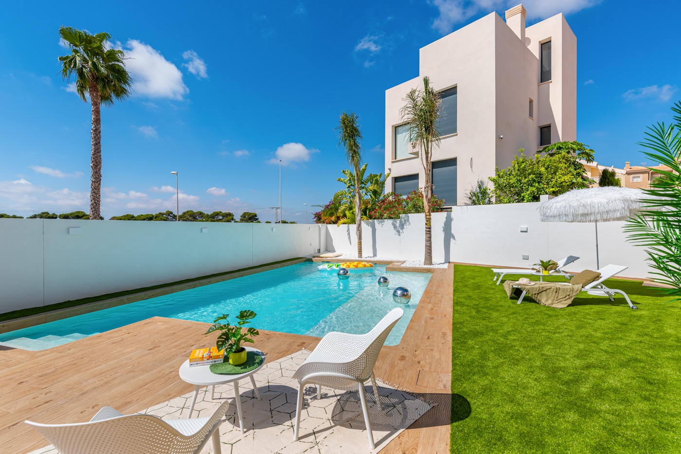 Garden in villa for sale in Ciudad Quesada
