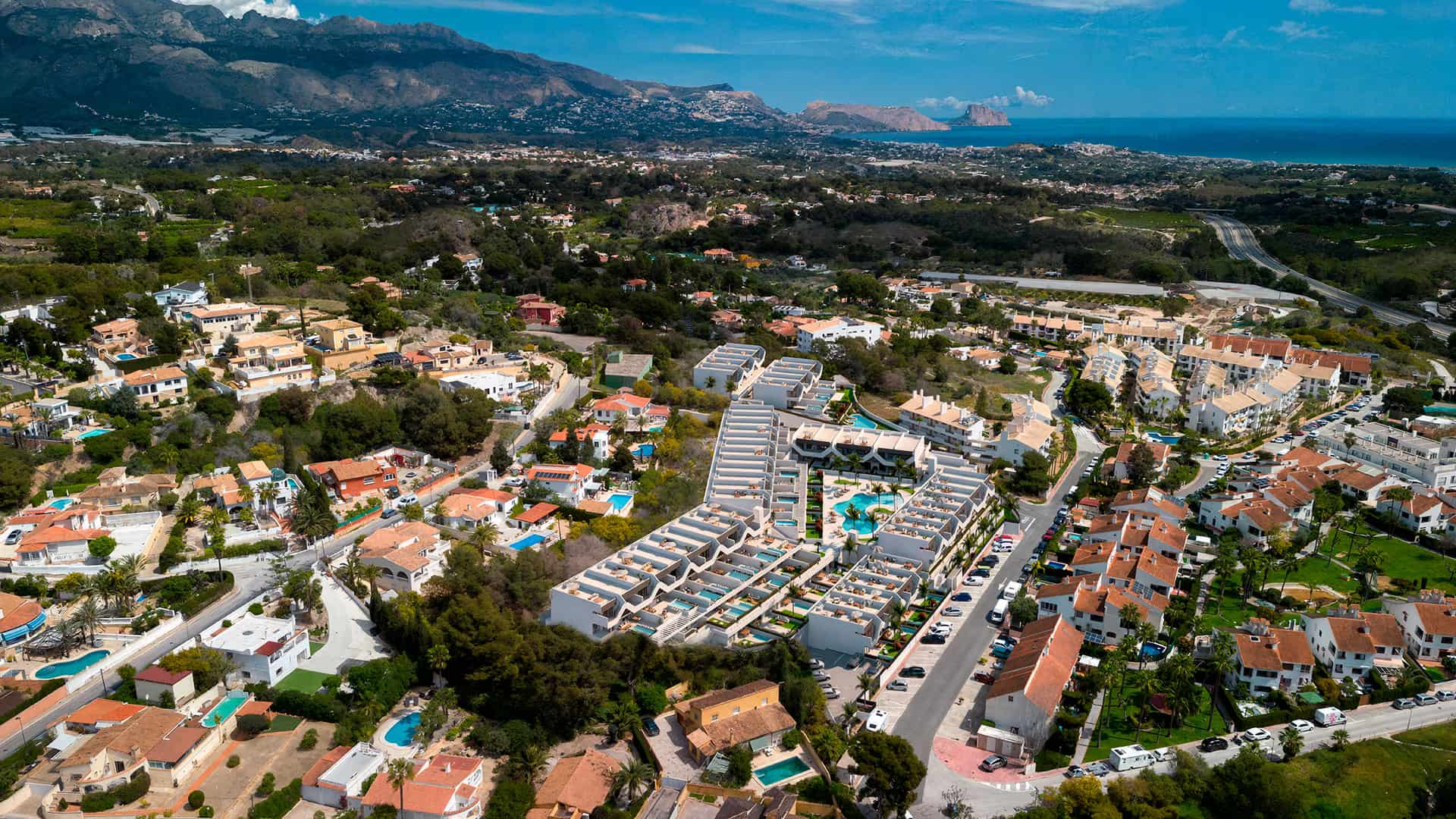 Located in the charming town of Alfaz del Pi, this residential offers a variety of housing options t