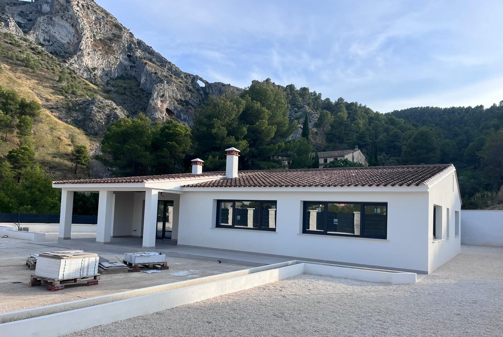 Garden in villa for sale in Penáguila
