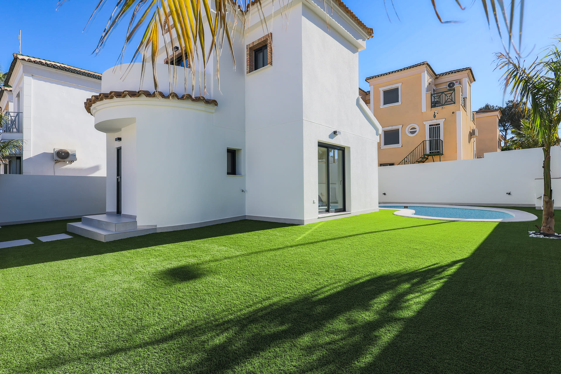 Terrace in villa for sale in Orihuela Costa