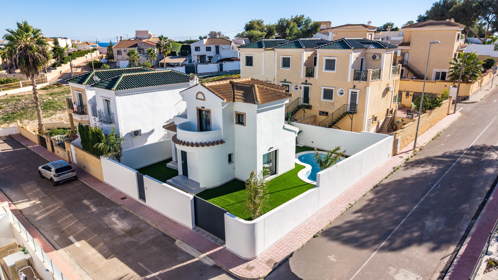 Garden in villa for sale in Orihuela Costa