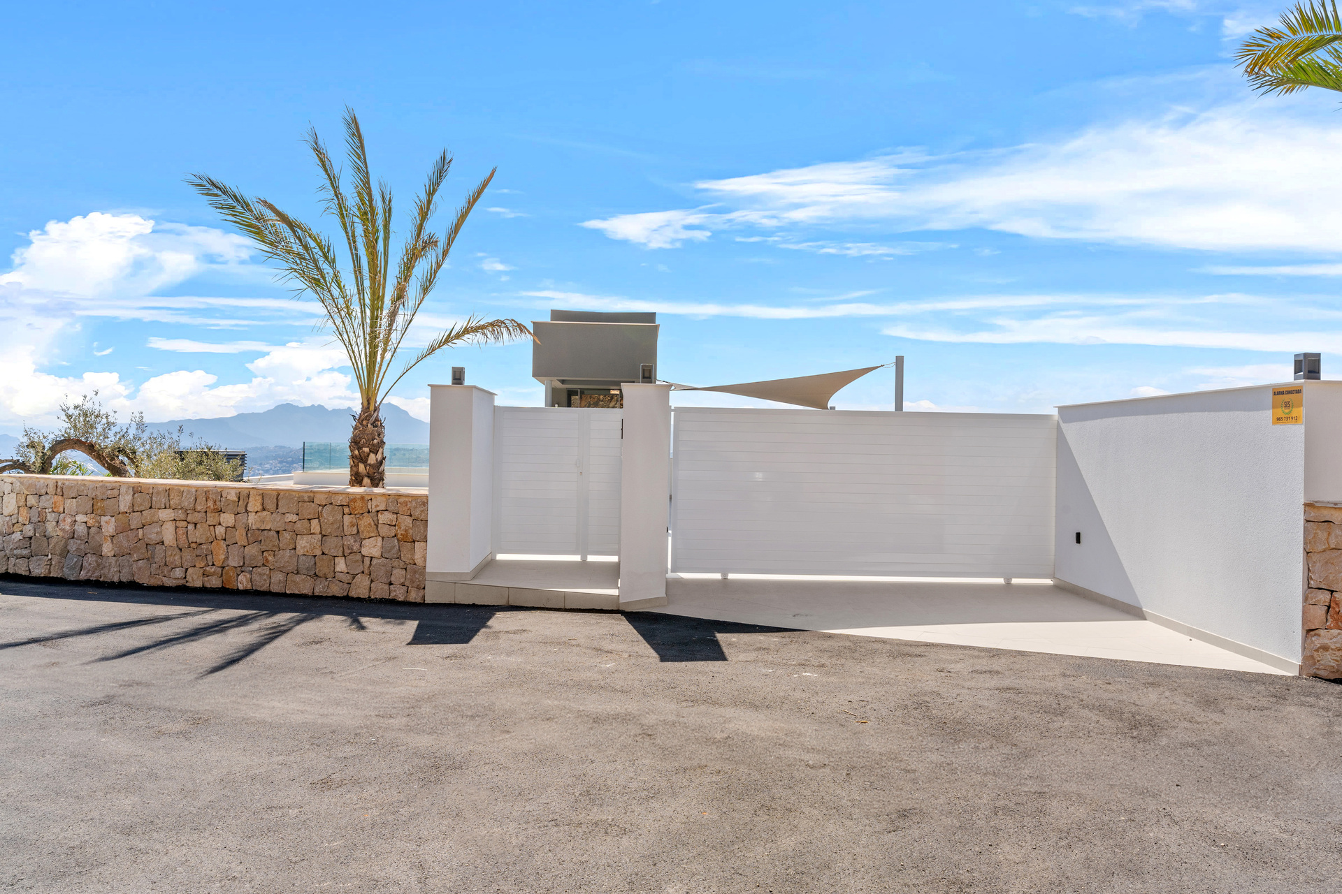 Master bedroom in villa for sale in Cumbre del Sol
