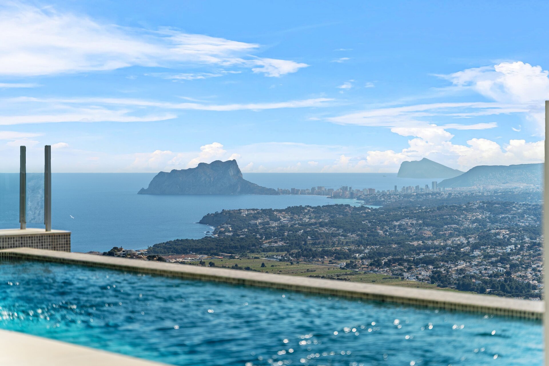 Terrace in villa for sale in Cumbre del Sol