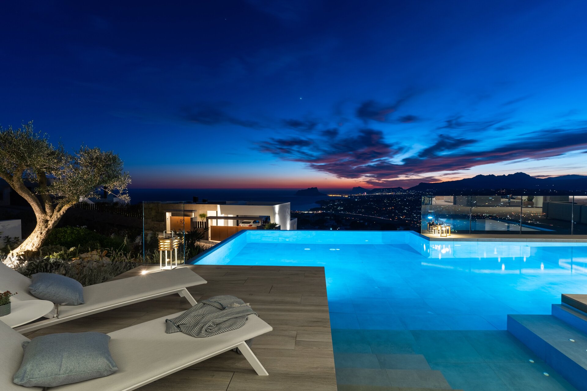 Living room in villa for sale in Cumbre del Sol