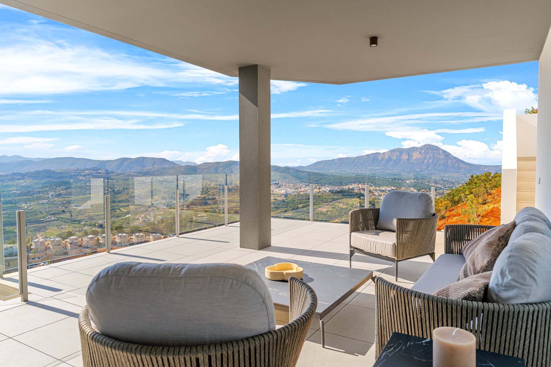 Master bedroom in villa for sale in Cumbre del Sol
