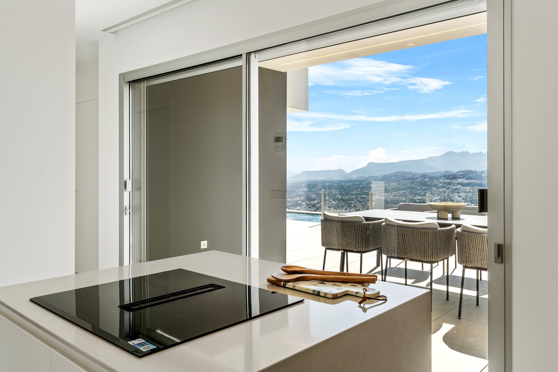 Garden in villa for sale in Cumbre del Sol