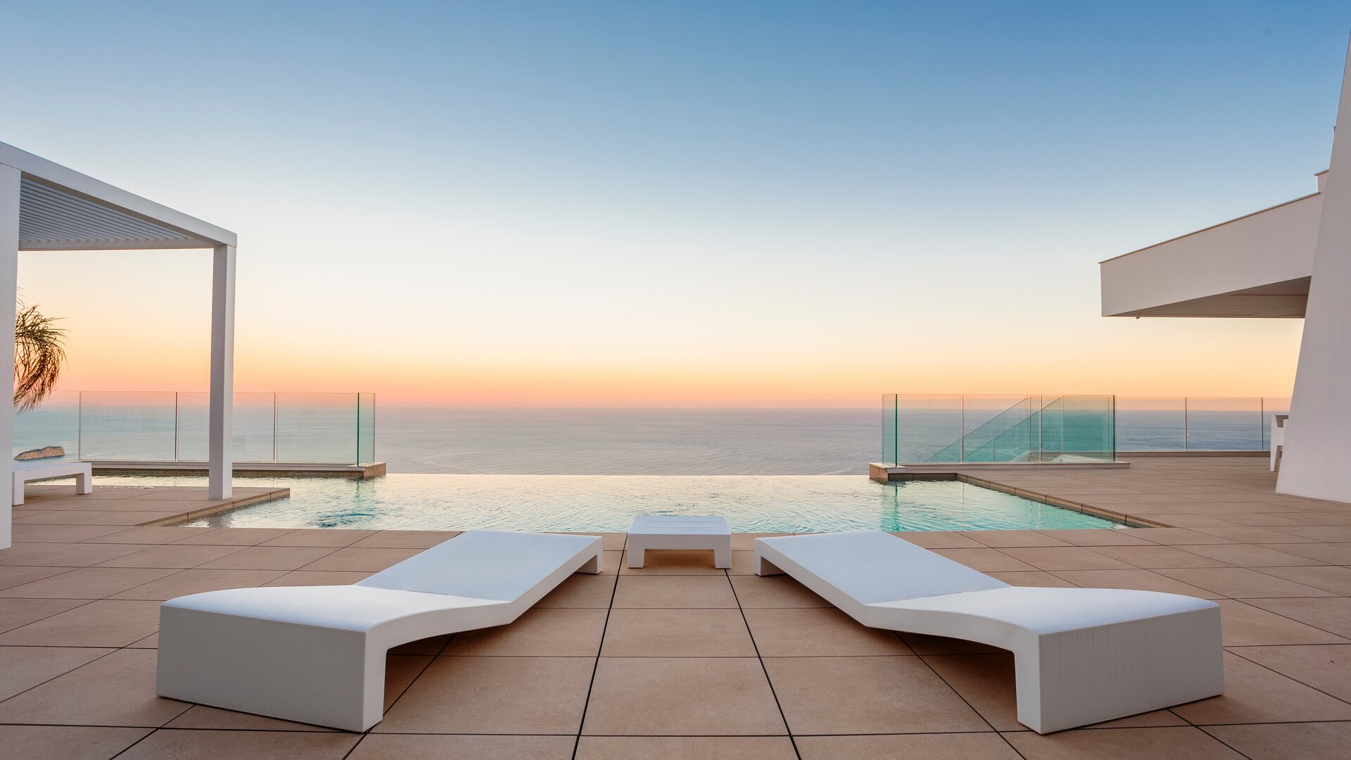 Garden in villa for sale in Cumbre del Sol