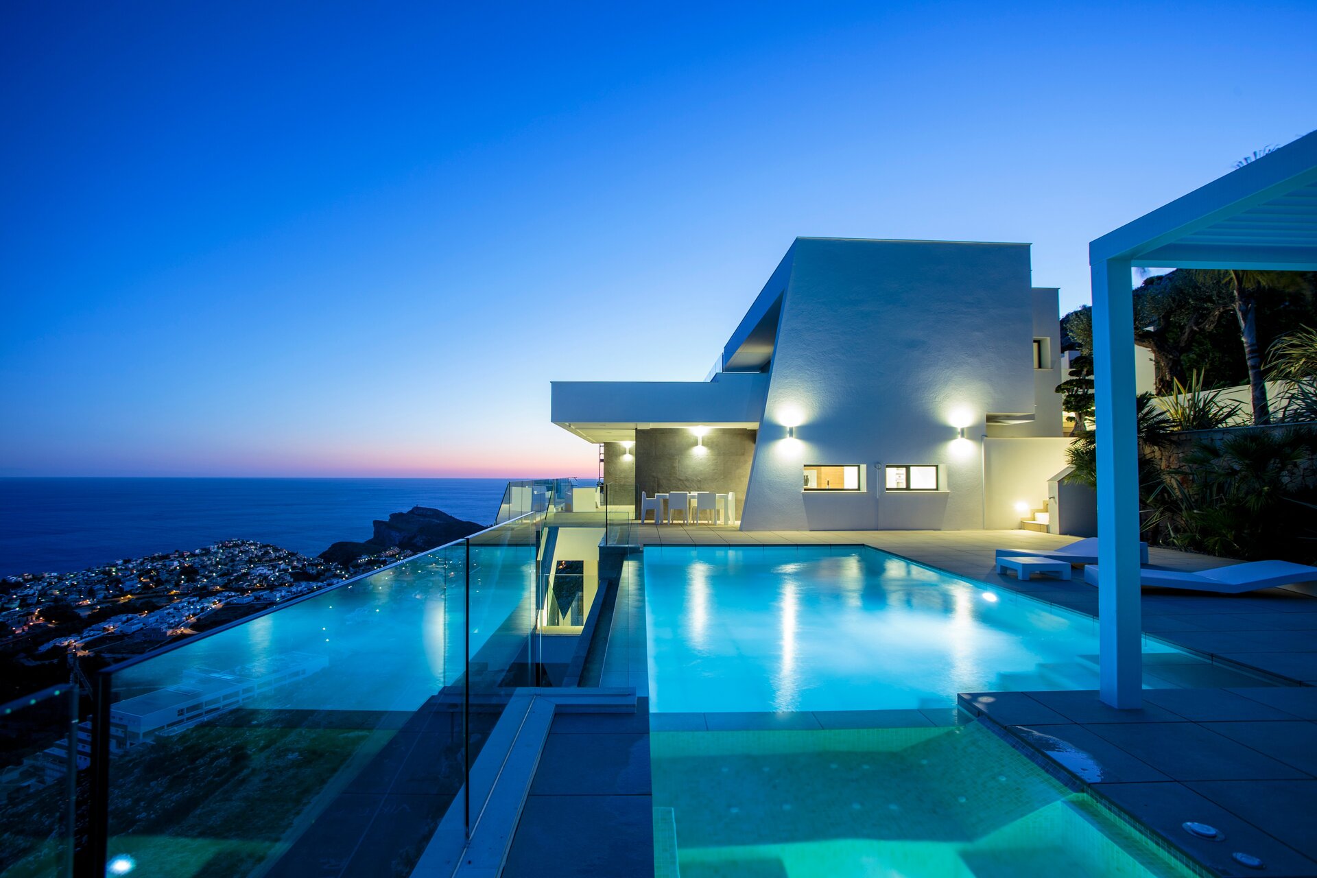 Bedroom in villa for sale in Cumbre del Sol
