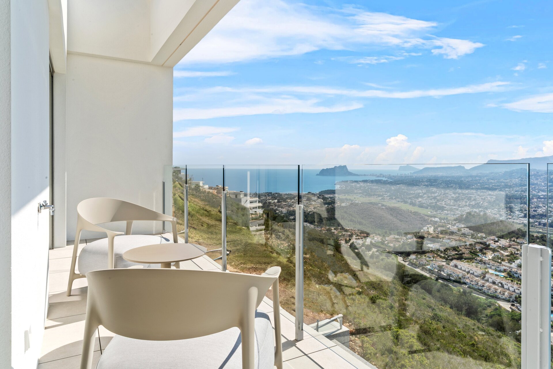 Terrace in villa for sale in Cumbre del Sol