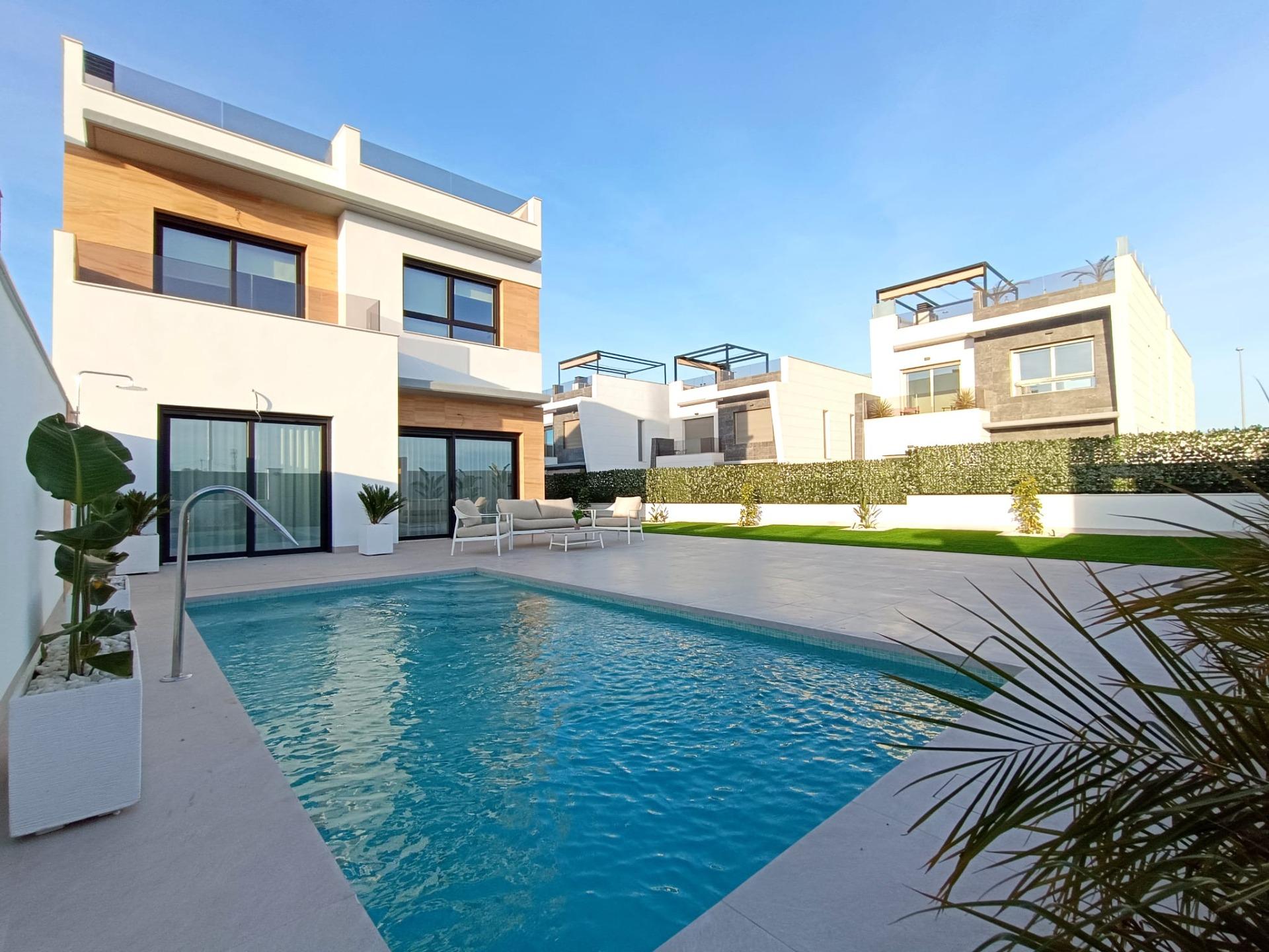 Located in the charming town of Benijófar, this exclusive residential complex offers 12 independent